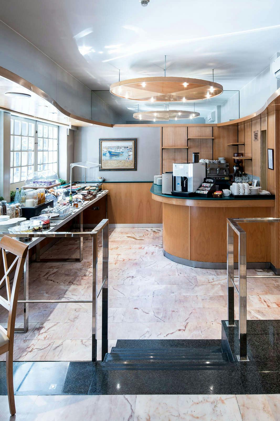 Hotel Catalonia Castellnou photo 4