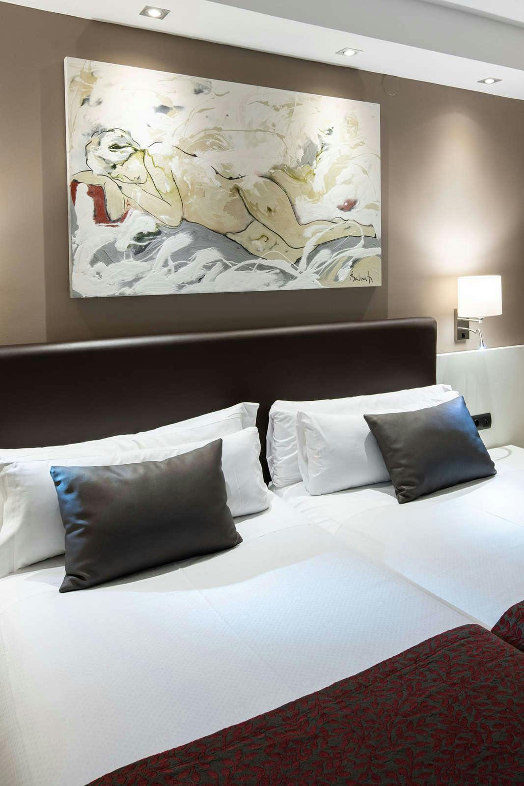 Hotel Catalonia Castellnou photo 5