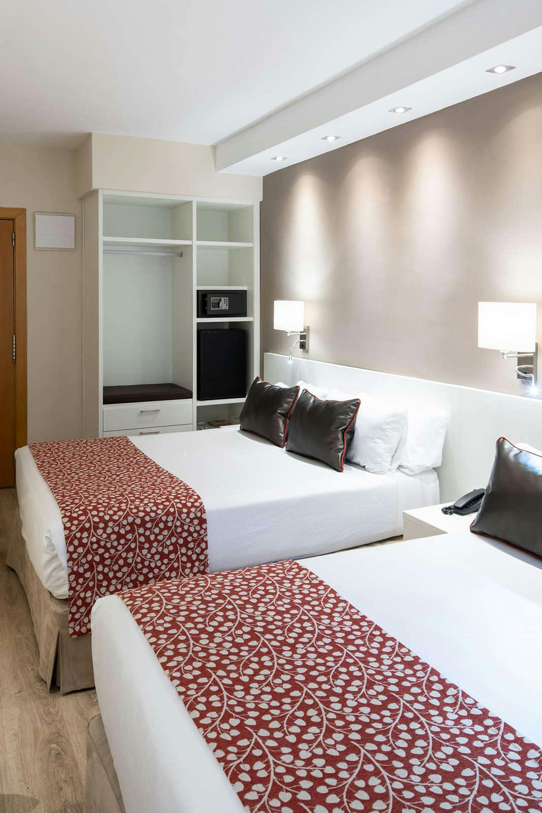 Hotel Catalonia Castellnou photo 3