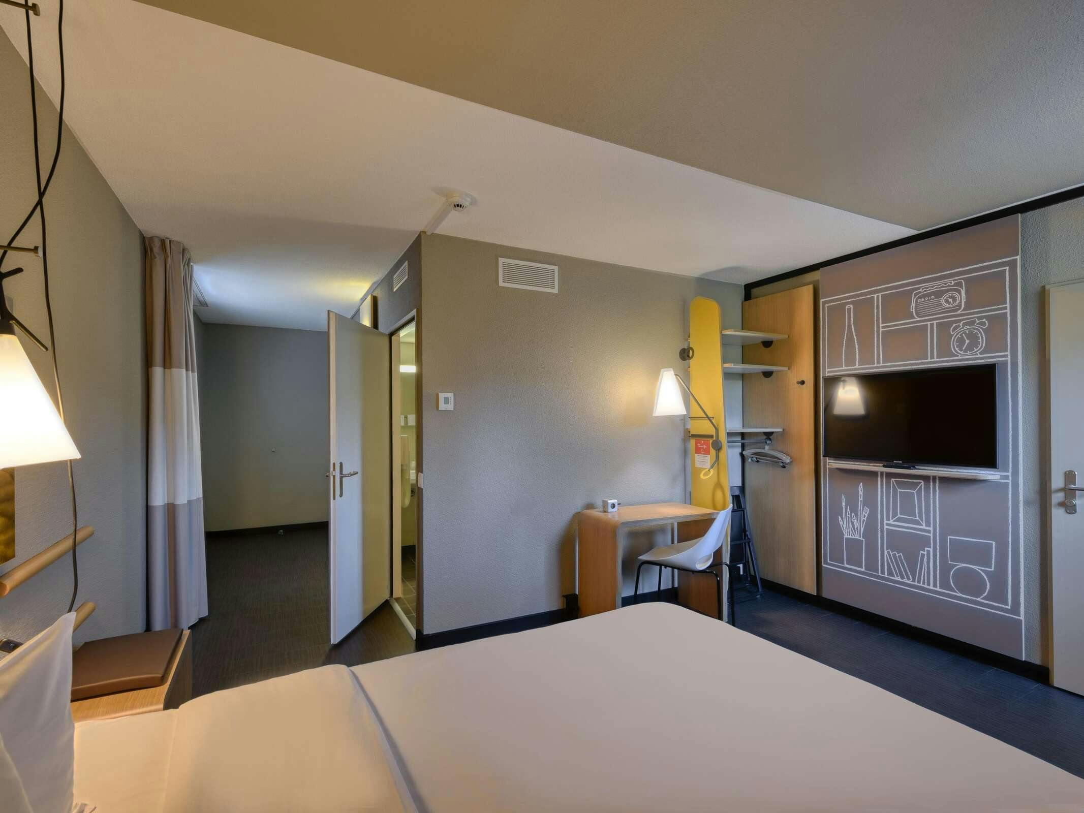 Hotel Ibis Zurich City West photo 2