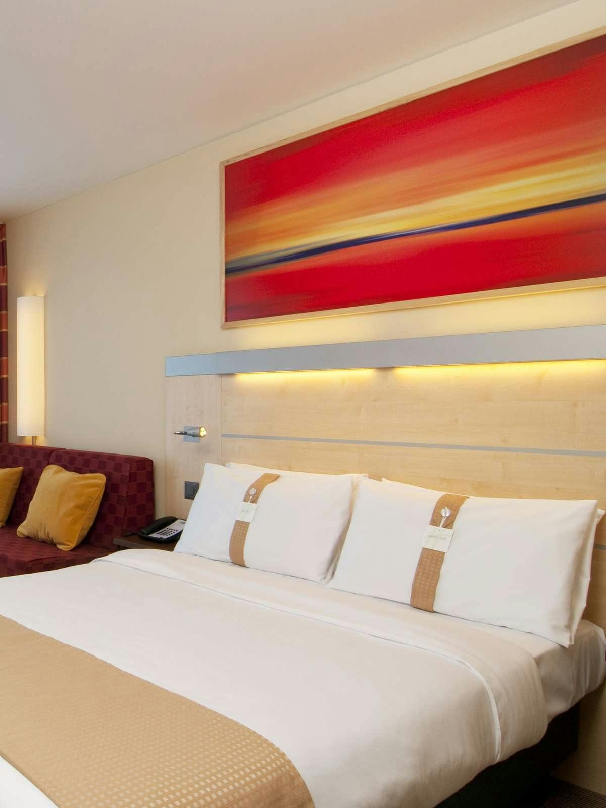 Hotel Holiday Inn Express Zürich Airport photo 1