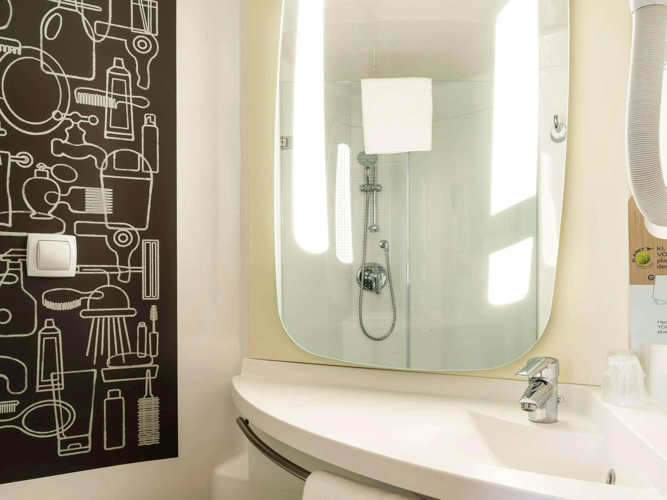 Hotel Ibis Honfleur photo 1