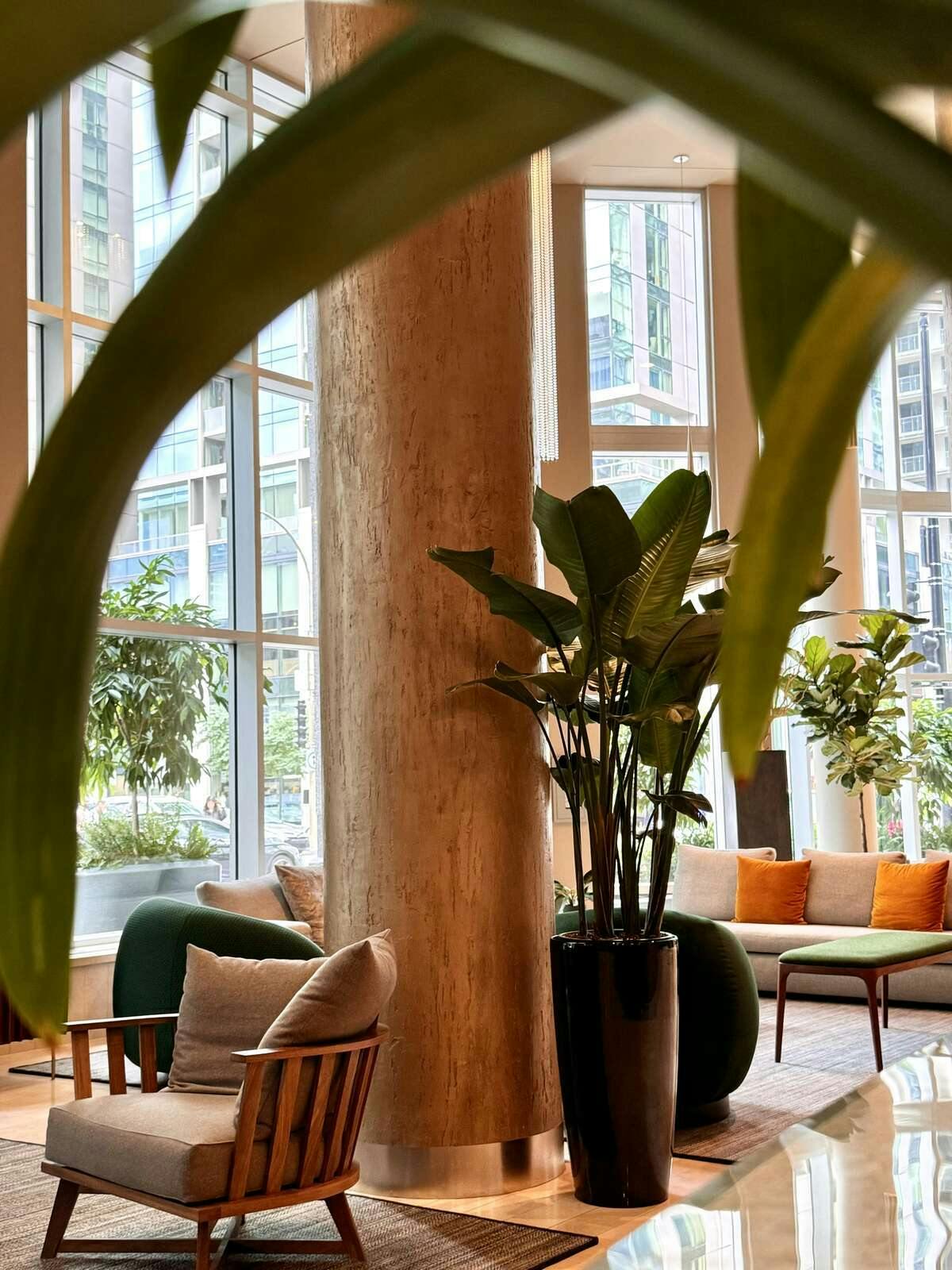 Hotel Warwick Le Crystal Montreal photo 5