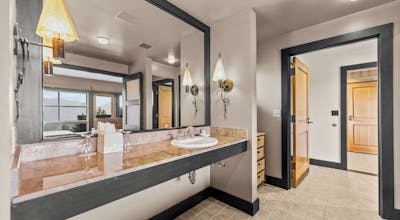 Sun Mountain Lodge