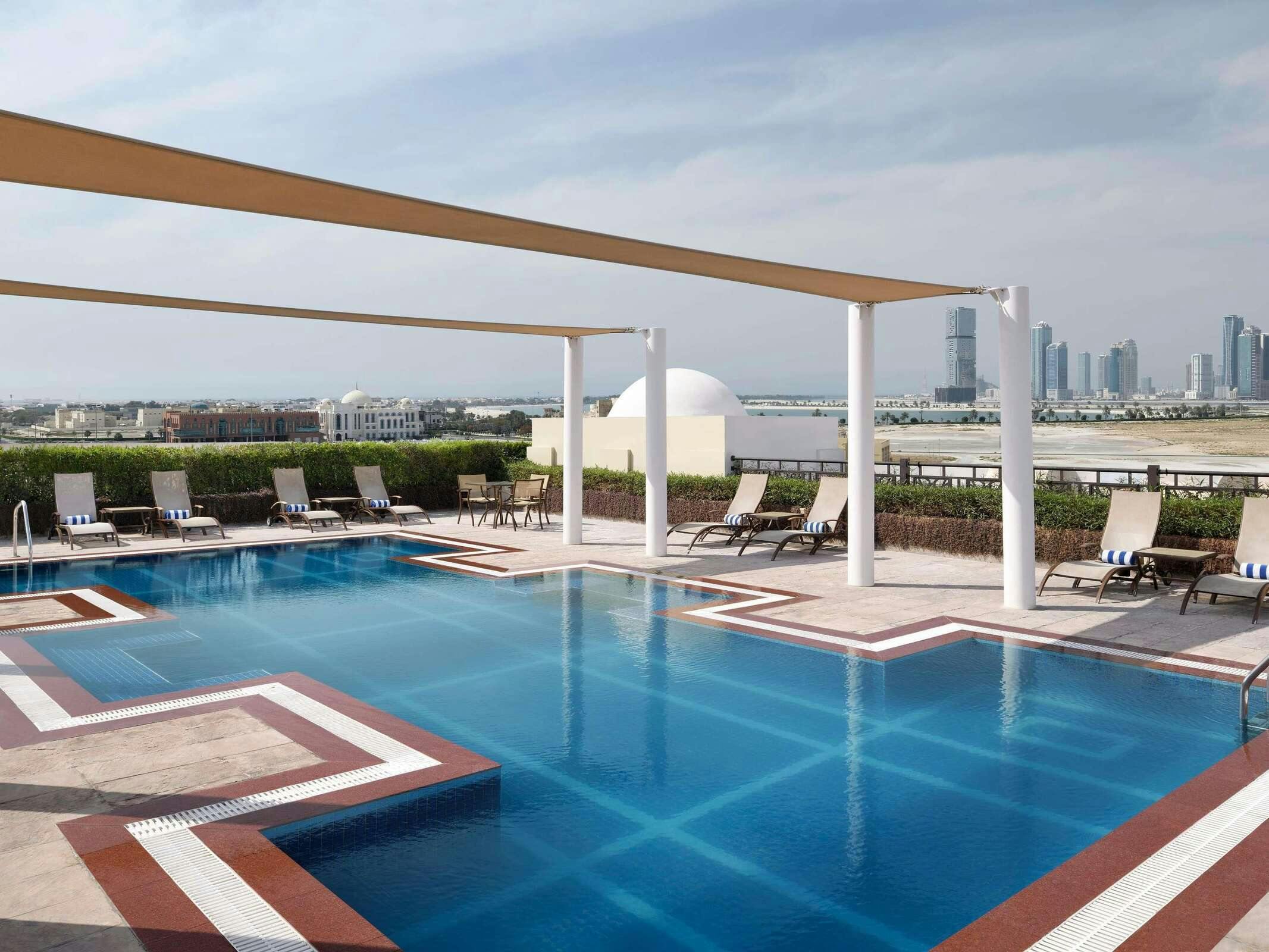 Hotel MOVENPICK AL MAMZAR photo 2