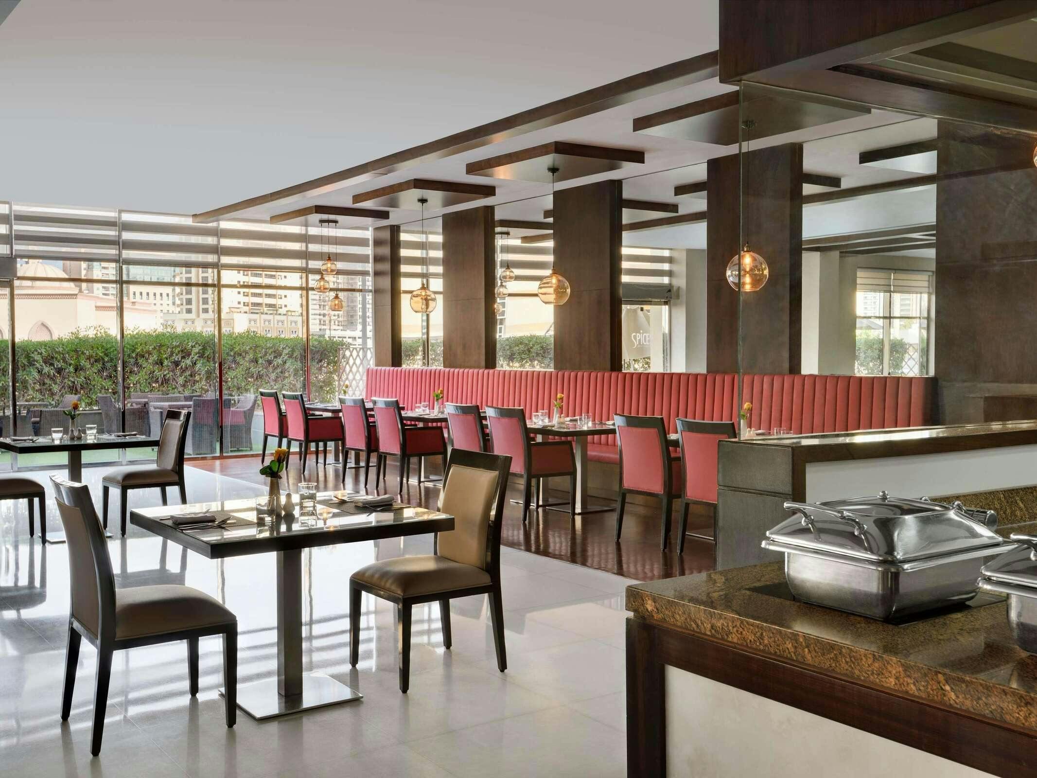 Hotel MOVENPICK AL MAMZAR photo 4