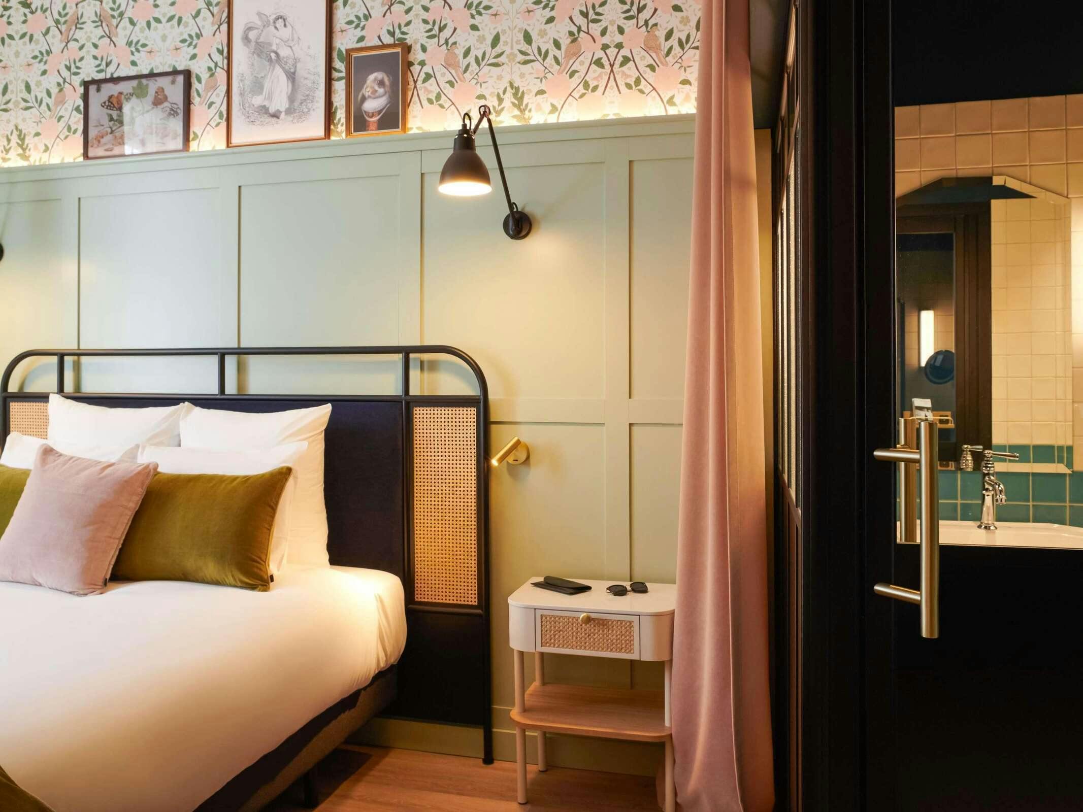 Square Lodge Hotel La Roche Sur Yon Handwritten Collection
