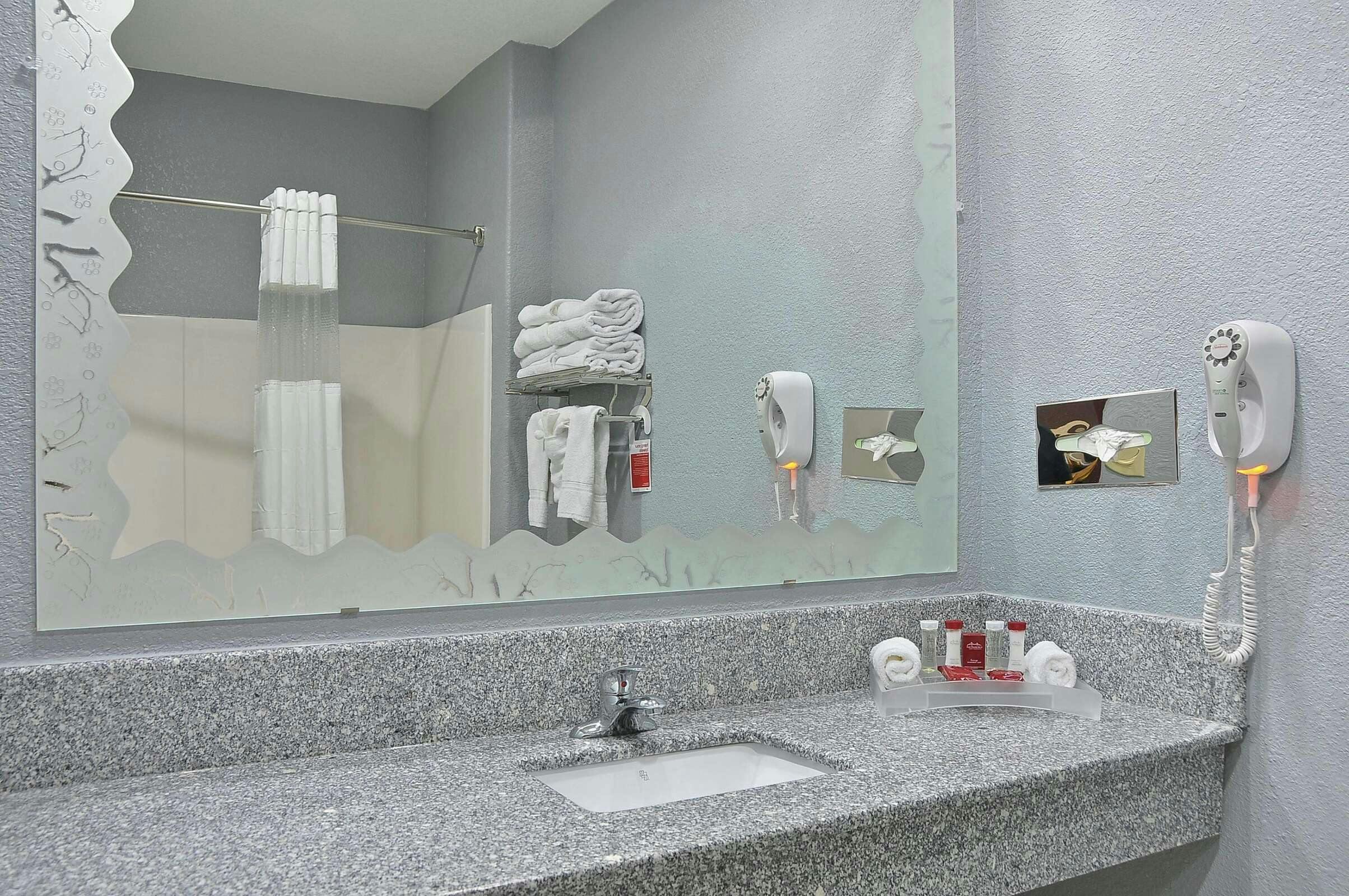 Hotel Ramada South Waco photo 4