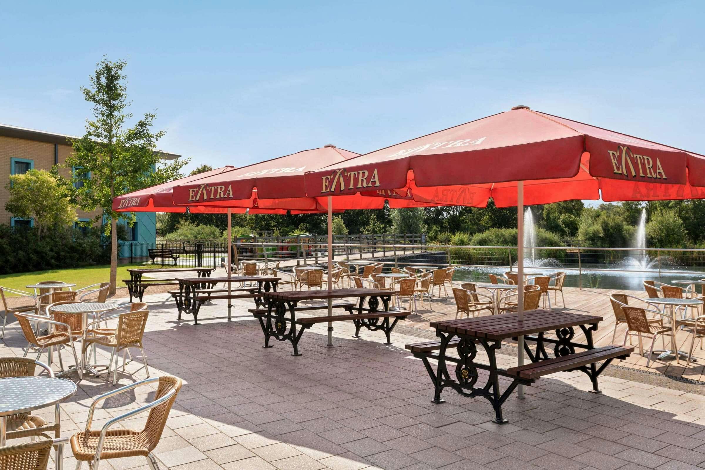Hotel Ramada by Wyndham Cobham photo 1