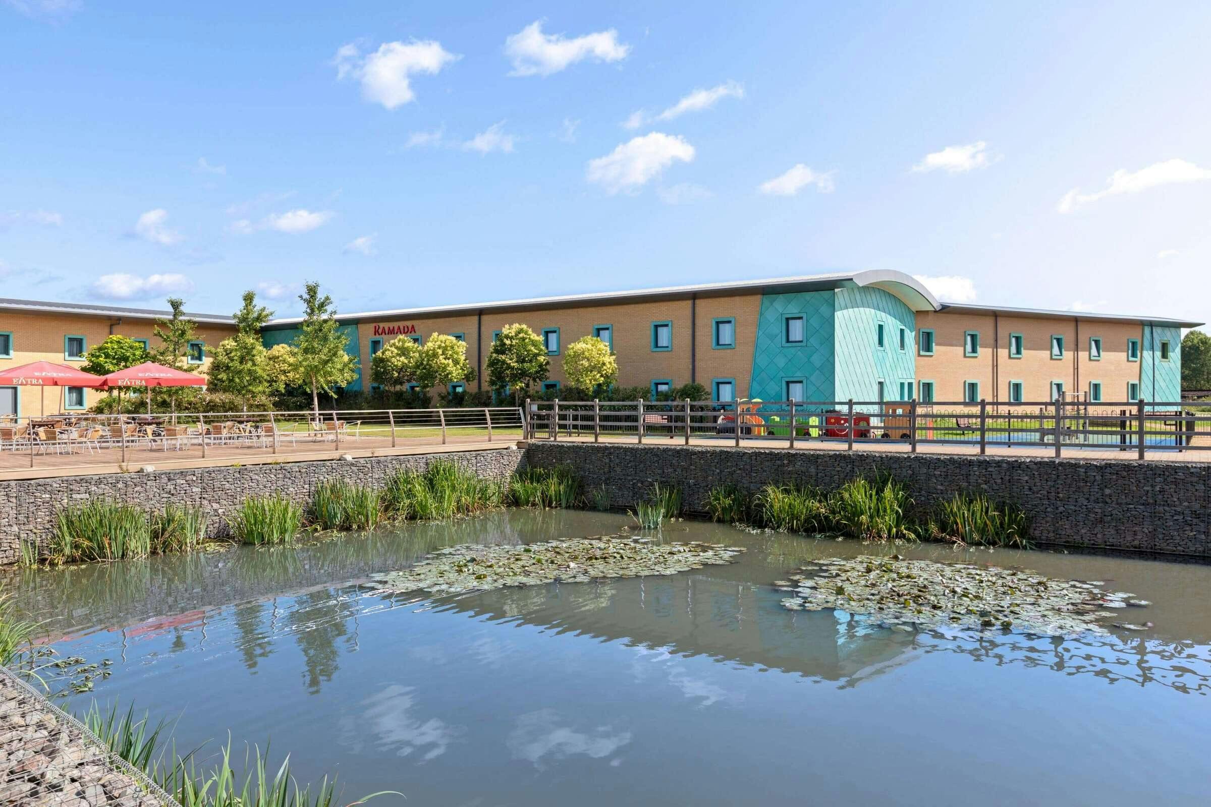 Hotel Ramada by Wyndham Cobham photo 2