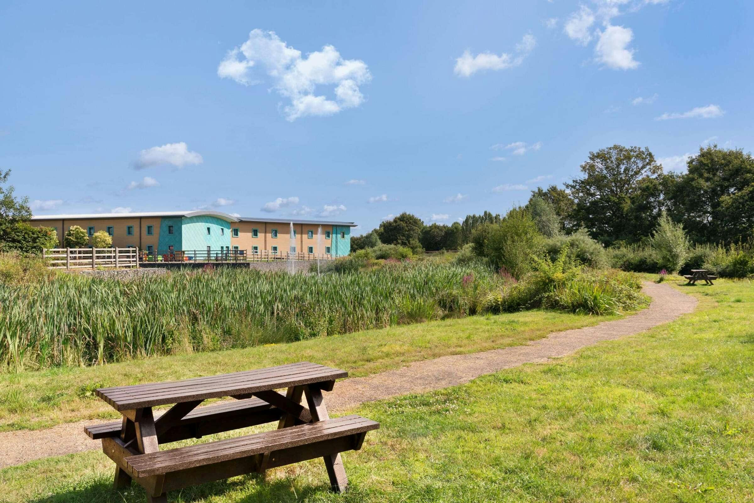 Hotel Ramada by Wyndham Cobham photo 3