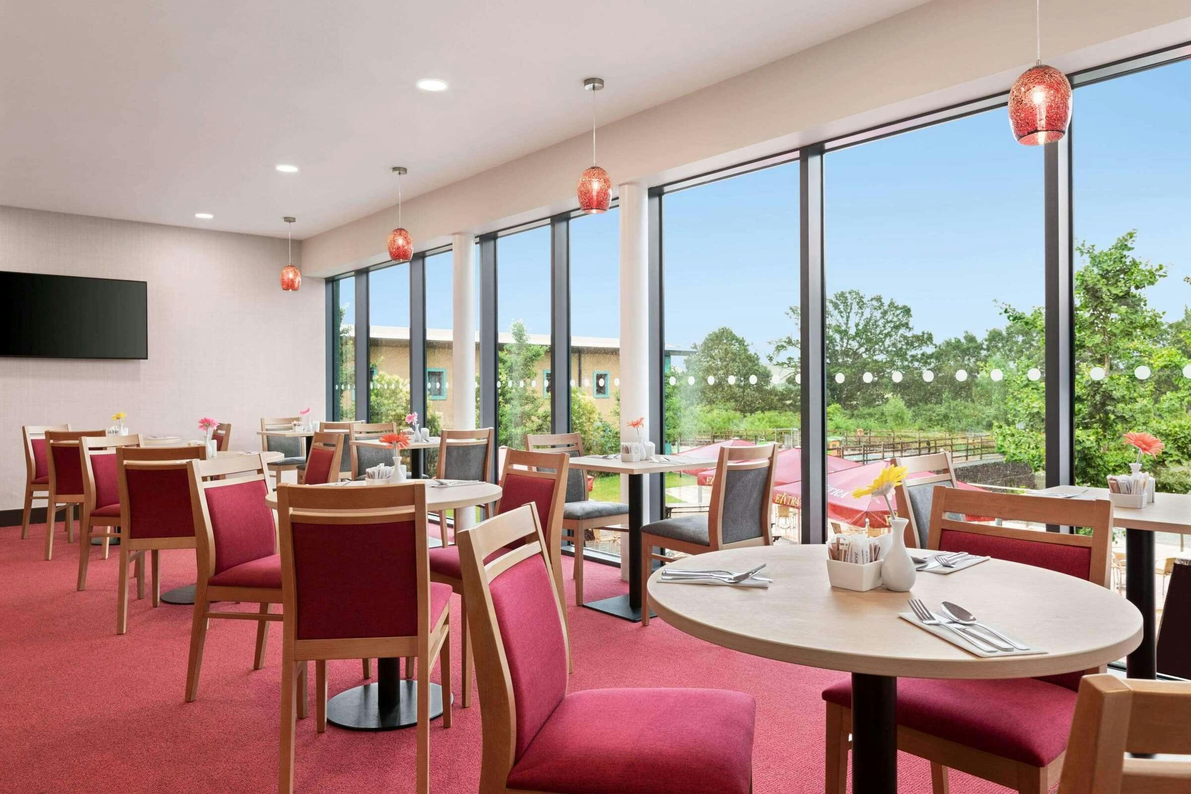 Hotel Ramada by Wyndham Cobham photo 5