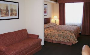 Country Inn & Suites by Radisson, London South, ON