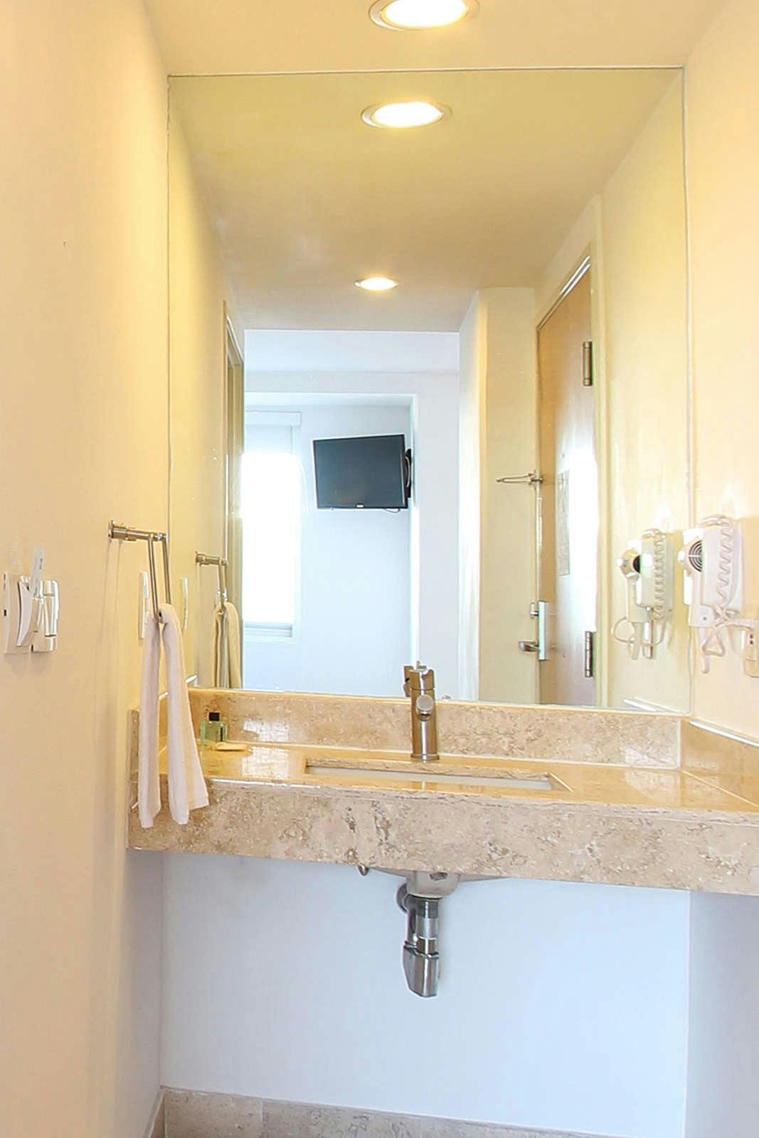 Hotel One Querétaro Plaza Galerías photo 4