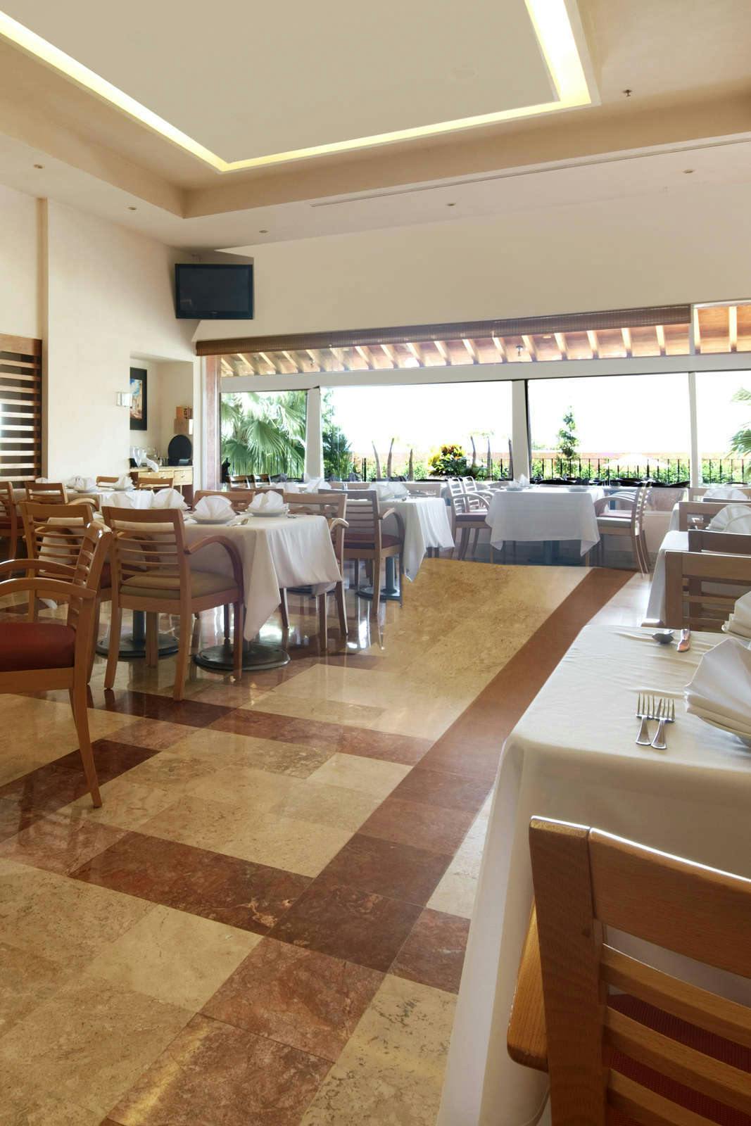 Hotel Fiesta Inn Cuernavaca photo 4