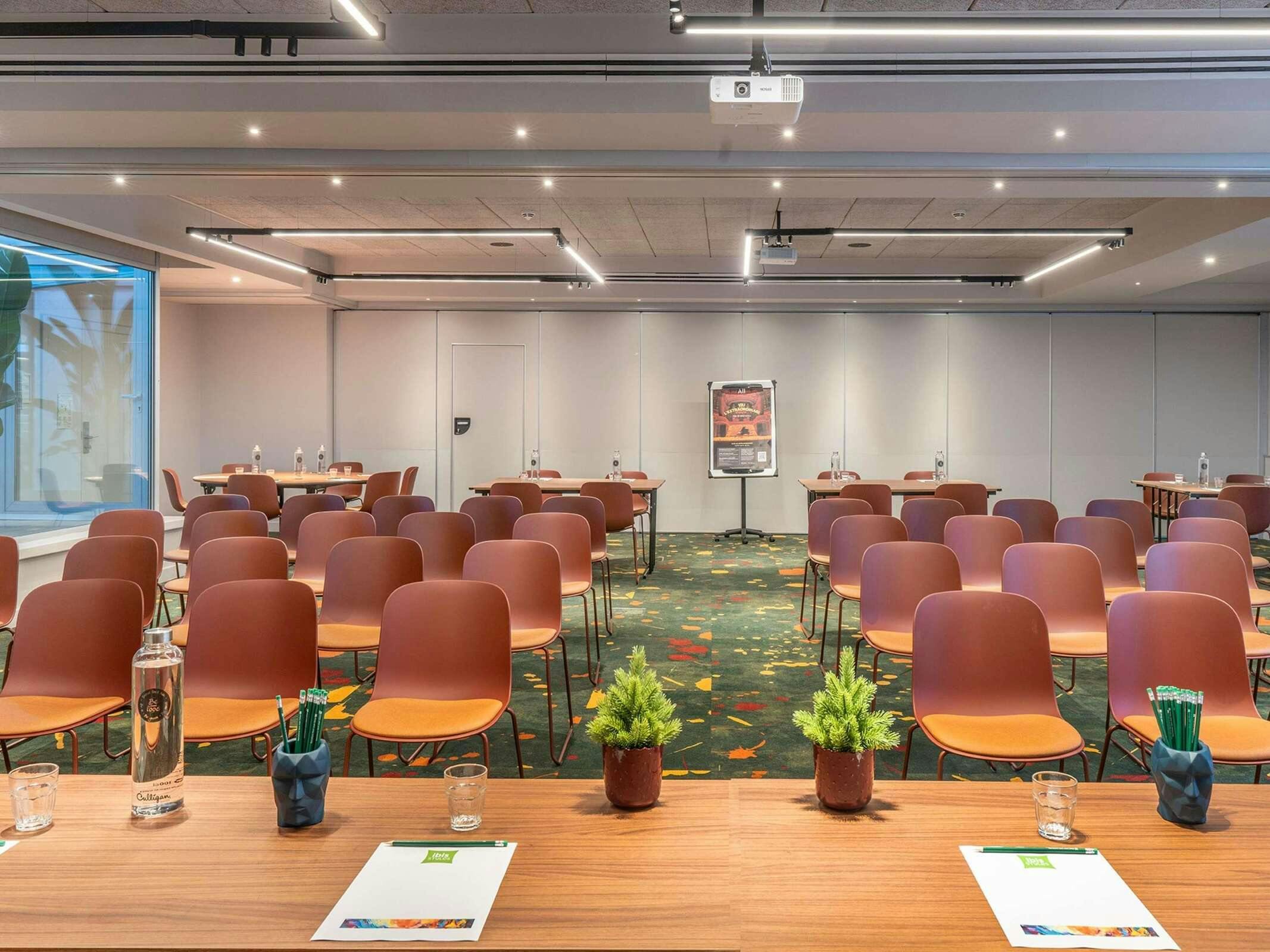 Hotel ibis Styles Barcelona SJ Despi photo 2
