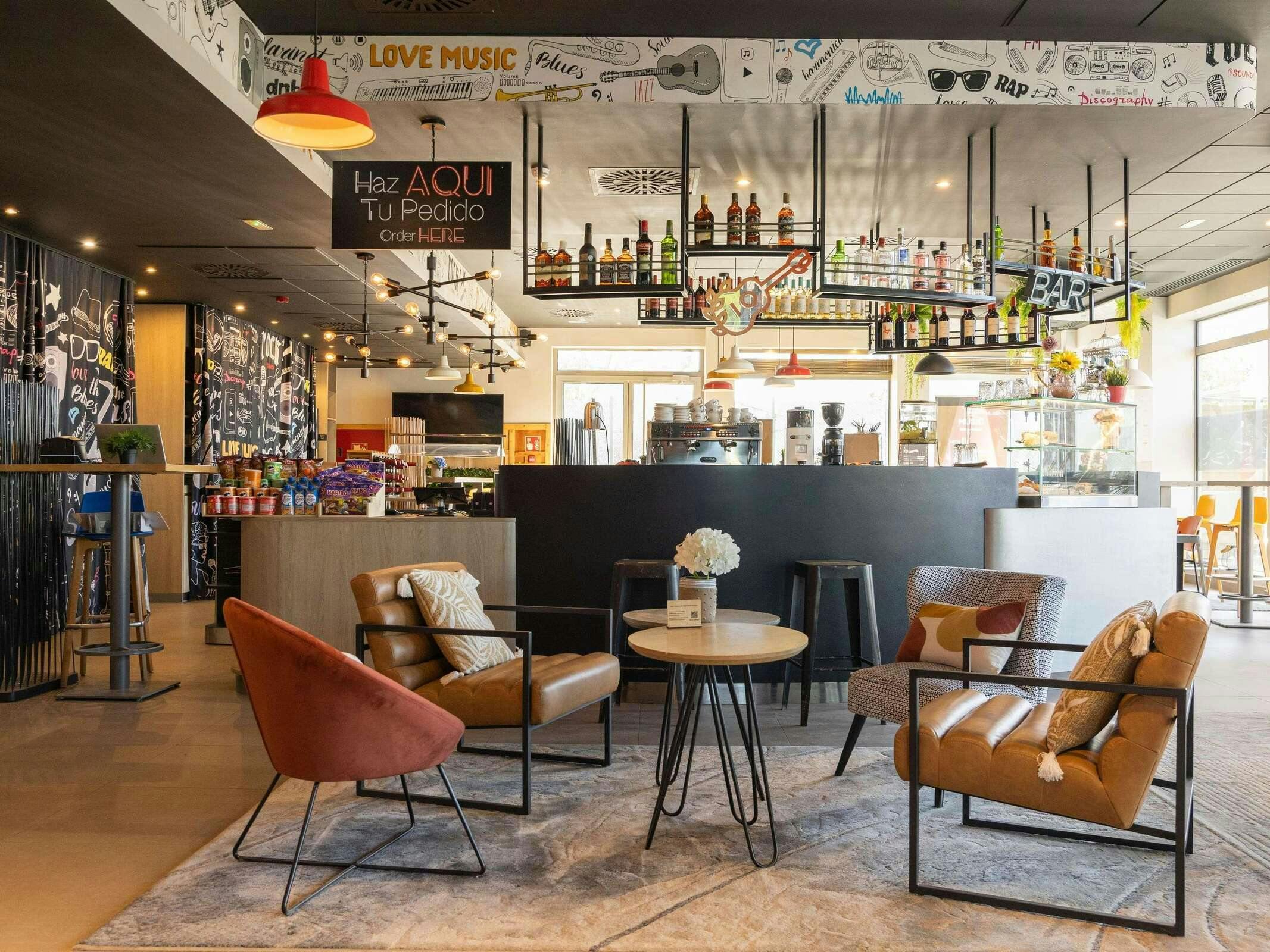 Hotel Ibis Valencia Bonaire Aeropuerto photo 1
