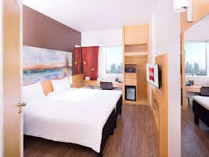 Hotel IBIS ONE CENTRAL photo 2
