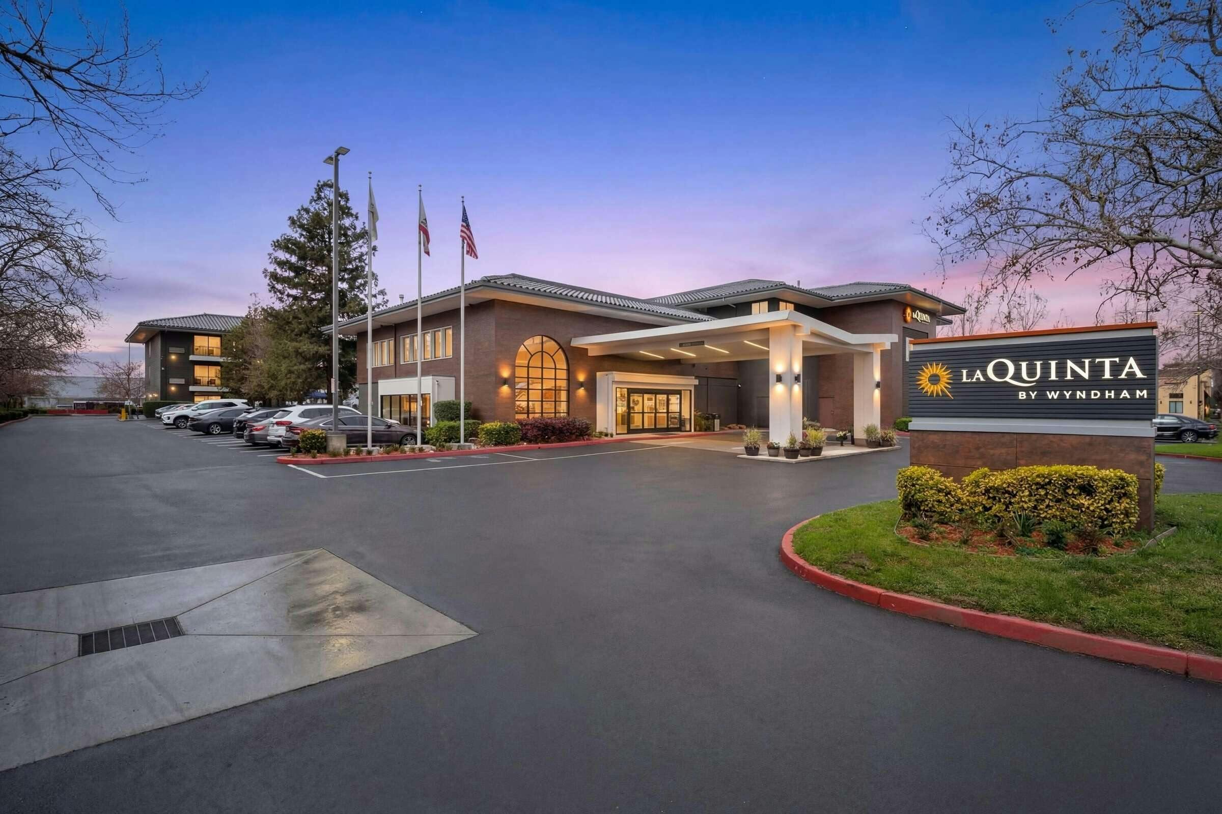 Hotel La Quinta Inn Ste Oakland Hayw photo 2