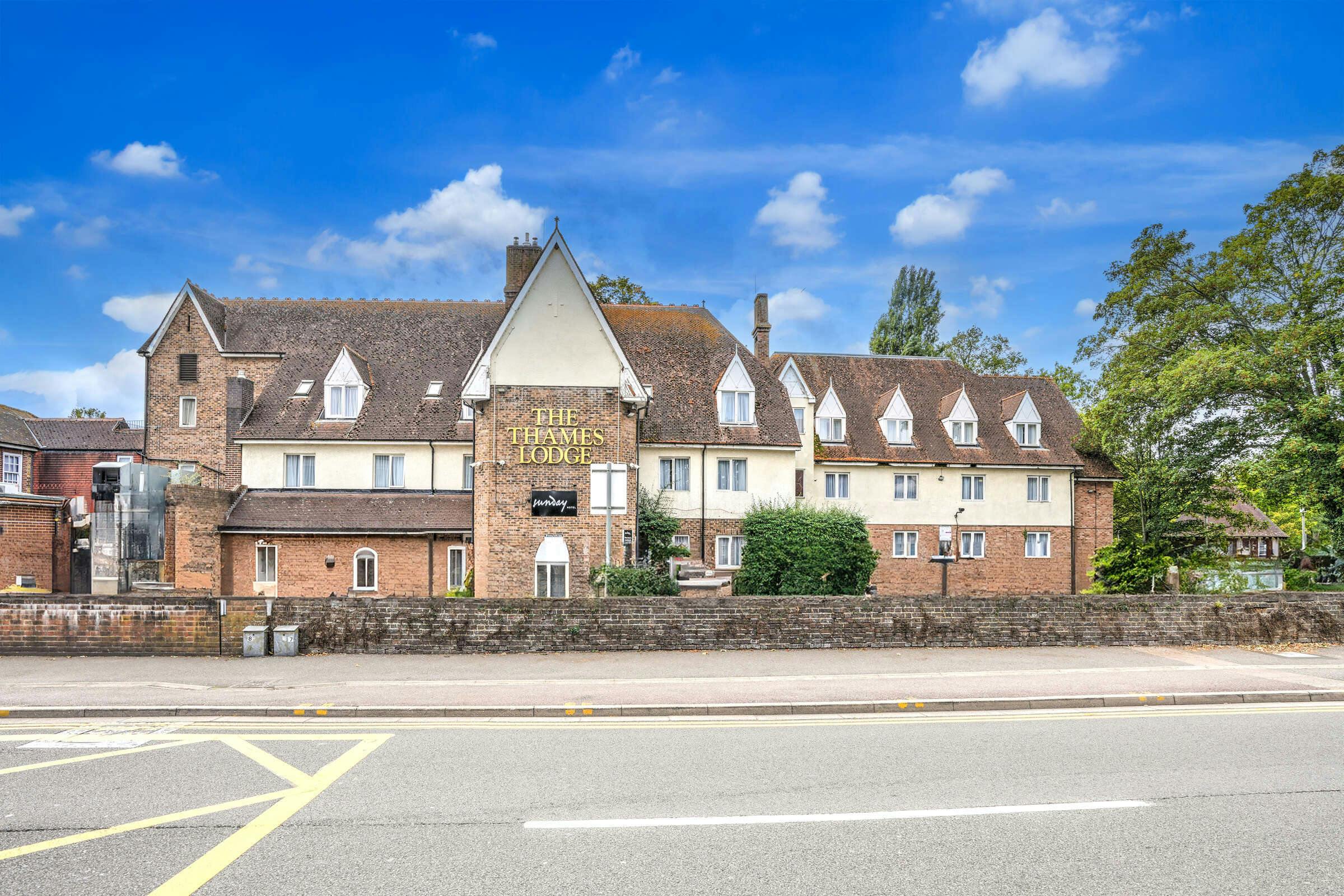 Hotel Sunday London Staines-upon-Thames Heathrow T5 photo 1