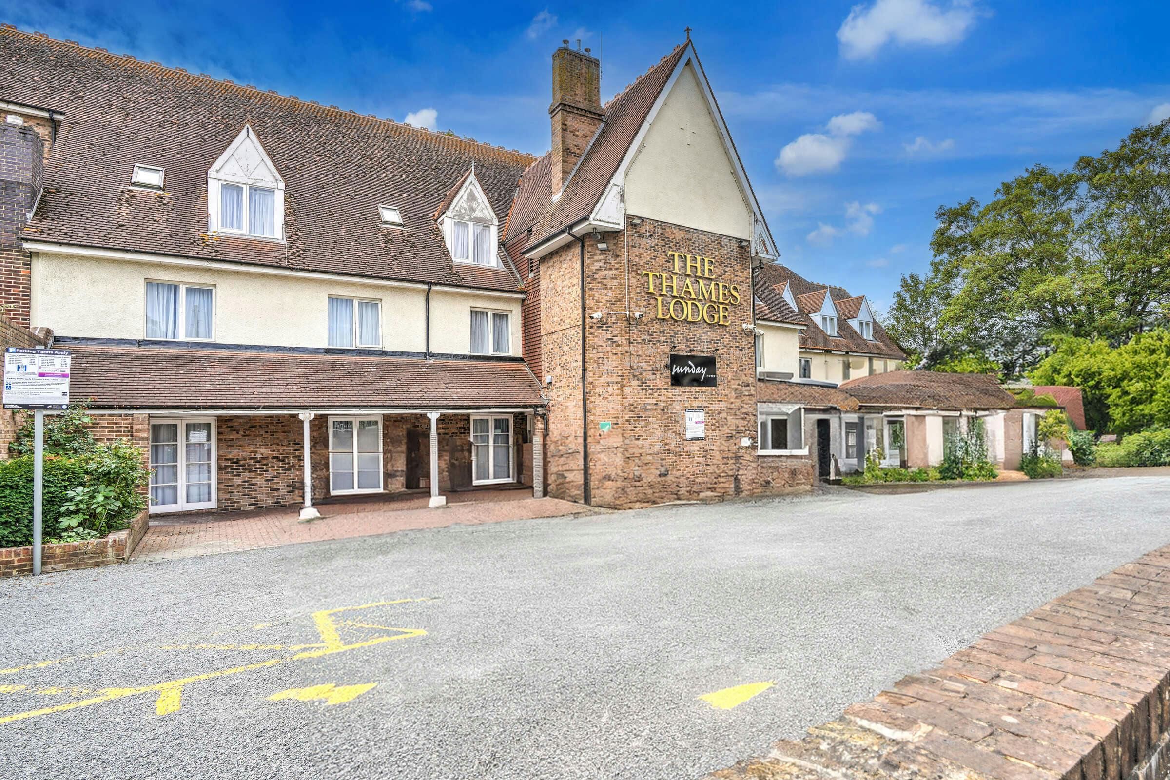 Hotel Sunday London Staines-upon-Thames Heathrow T5 photo 2