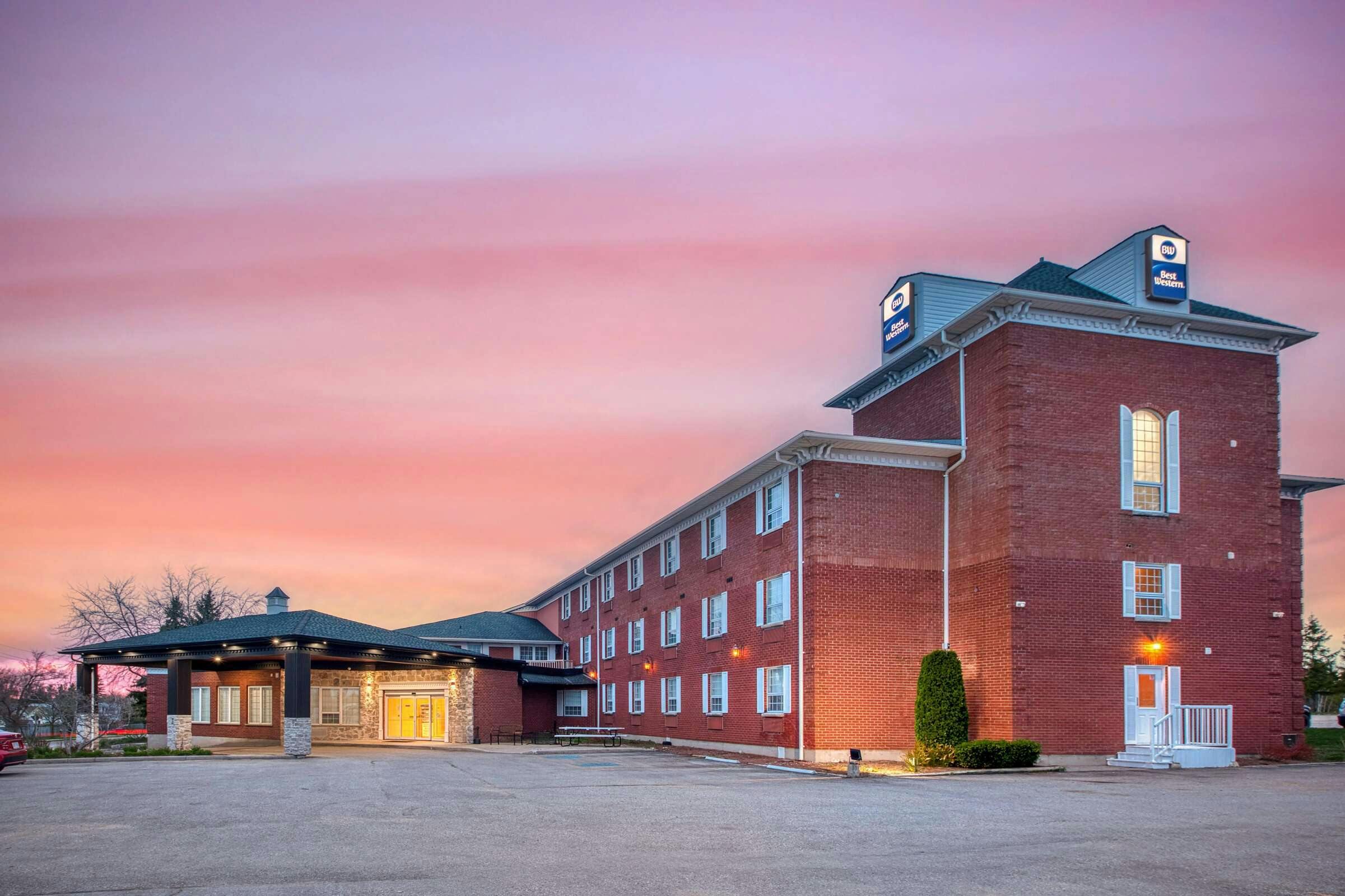 Hotel SureStay Plus Hotel by Best Western Kincardine photo 1