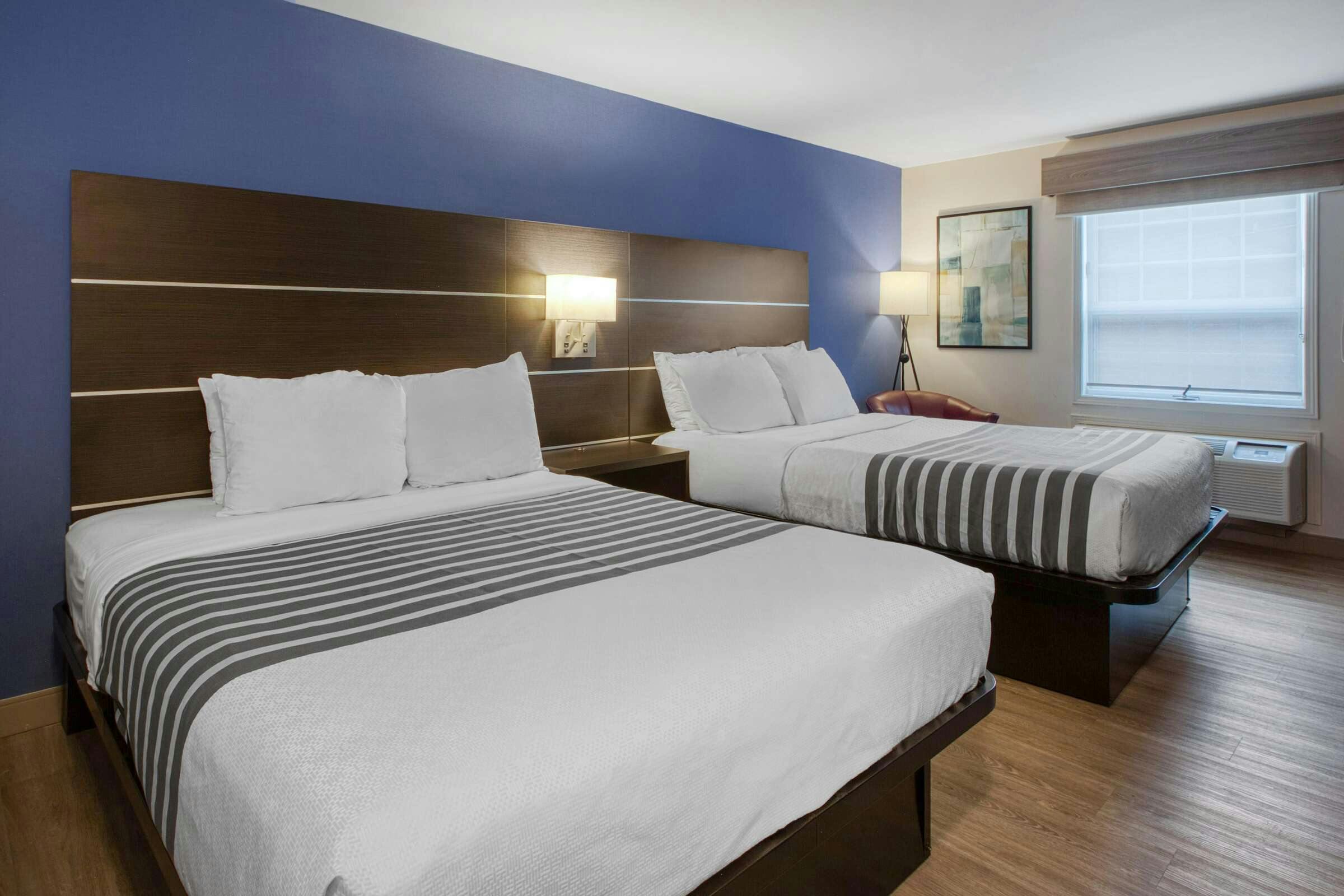 Hotel SureStay Plus Hotel by Best Western Kincardine photo 2