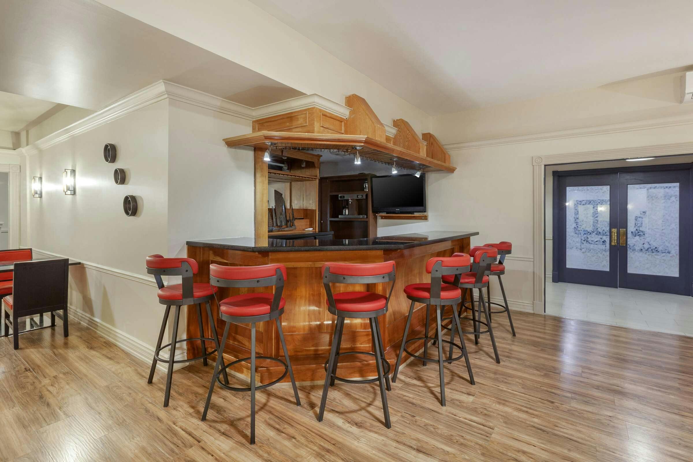 Hotel SureStay Plus Hotel by Best Western Kincardine photo 3