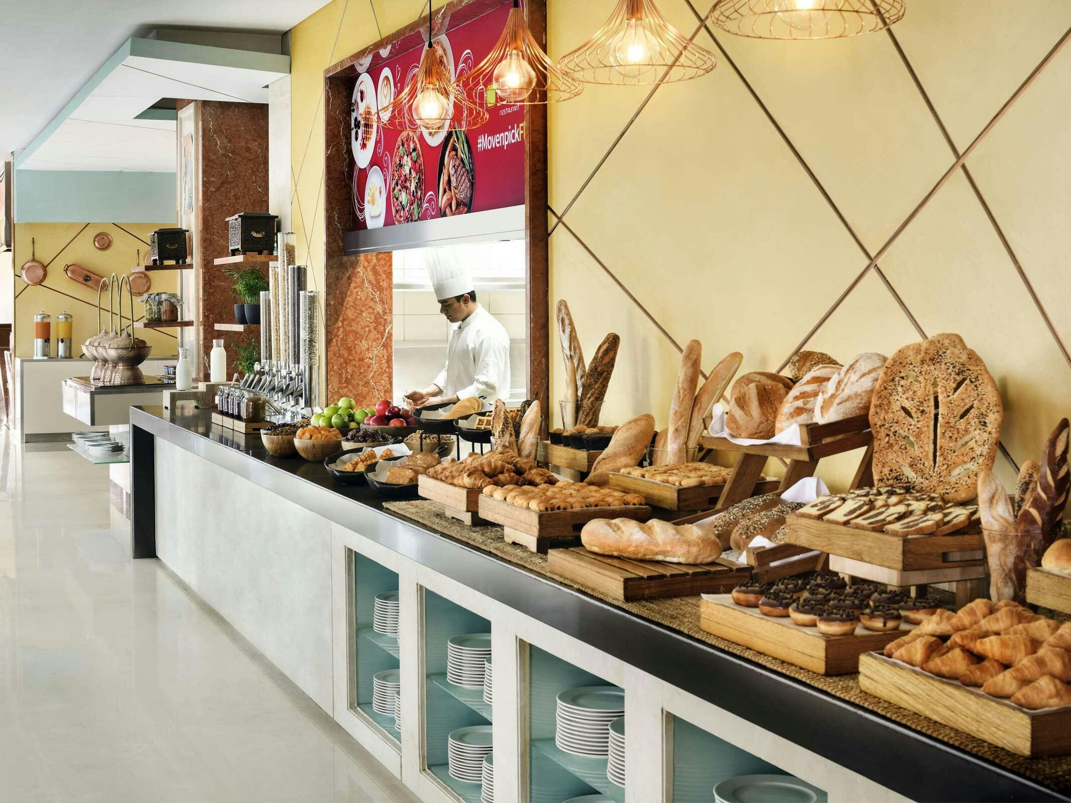 Hotel MOVENPICK JUMEIRAH LAKES TOWER photo 1