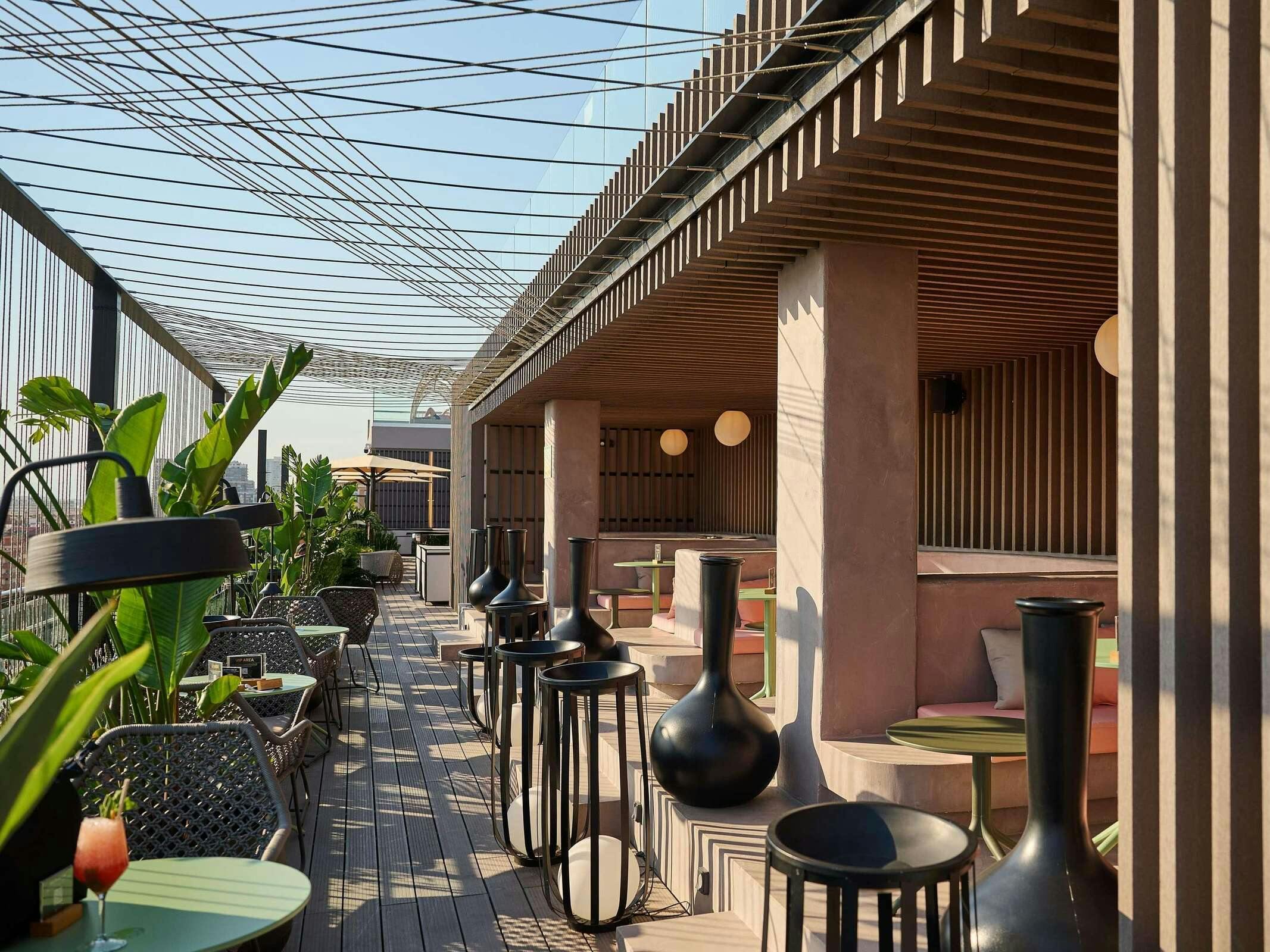 Hotel Novotel Valencia Lavant photo 1