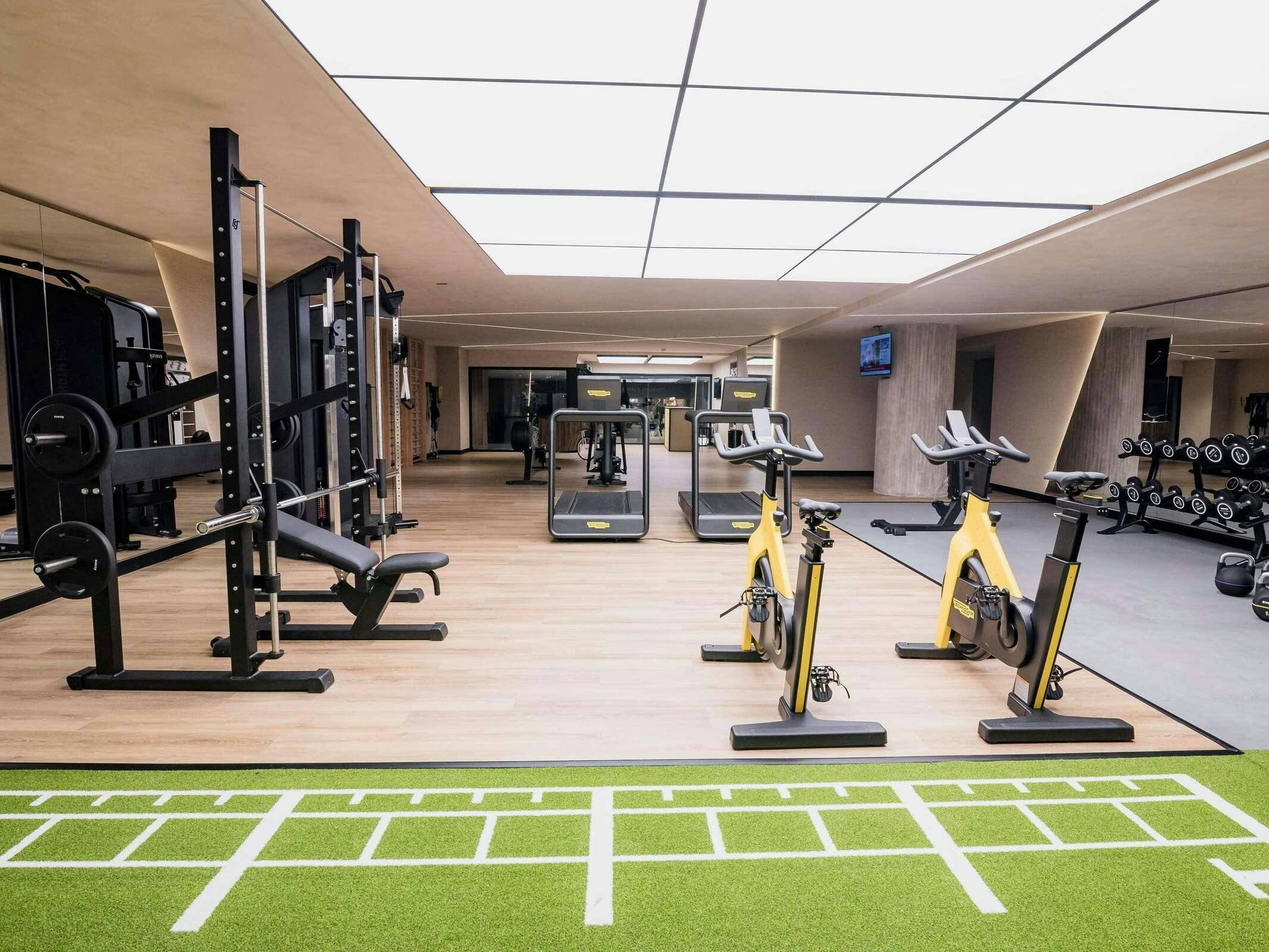 Hotel Novotel Valencia Lavant photo 2