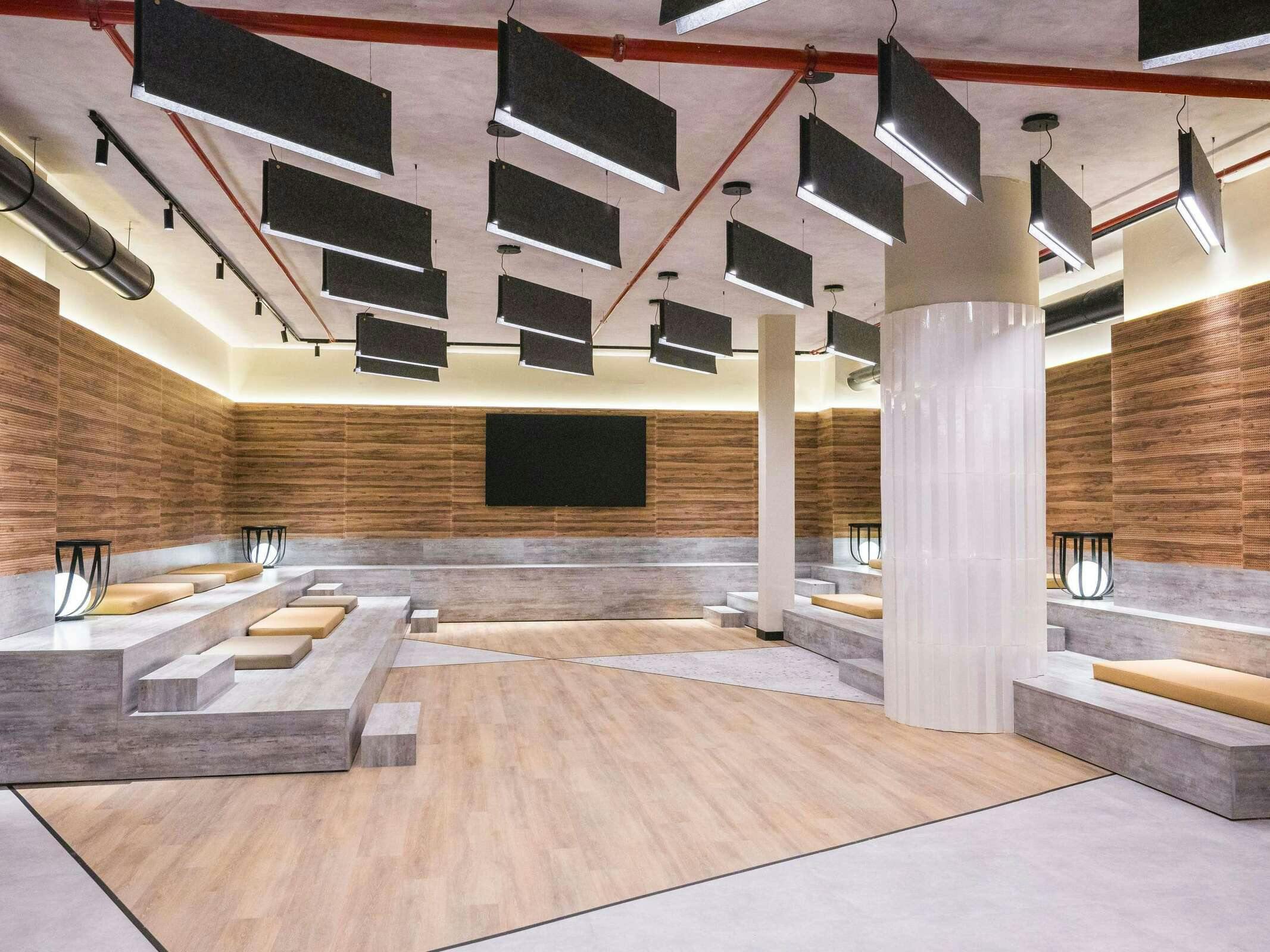 Hotel Novotel Valencia Lavant photo 3