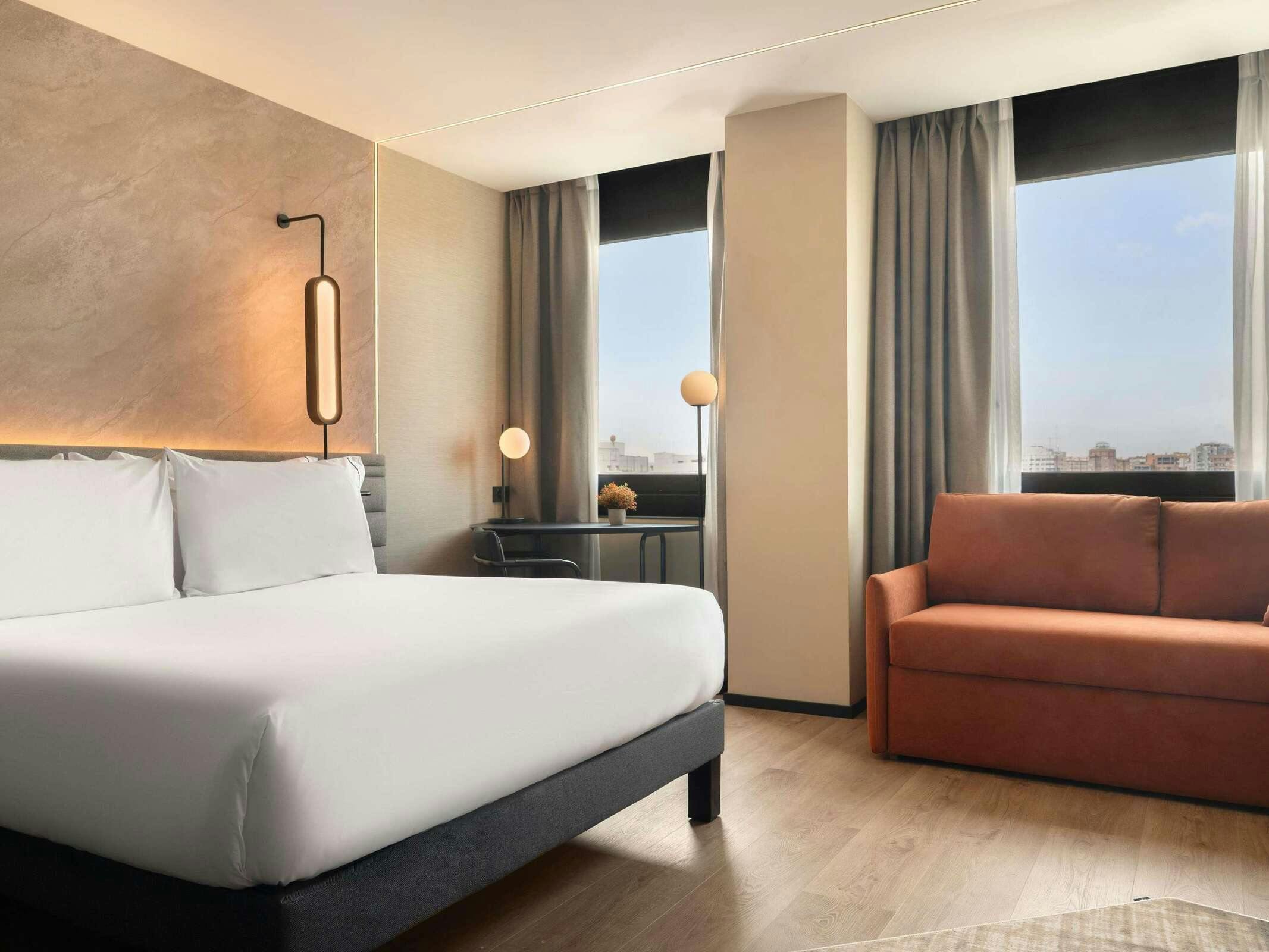 Hotel Novotel Valencia Lavant photo 5