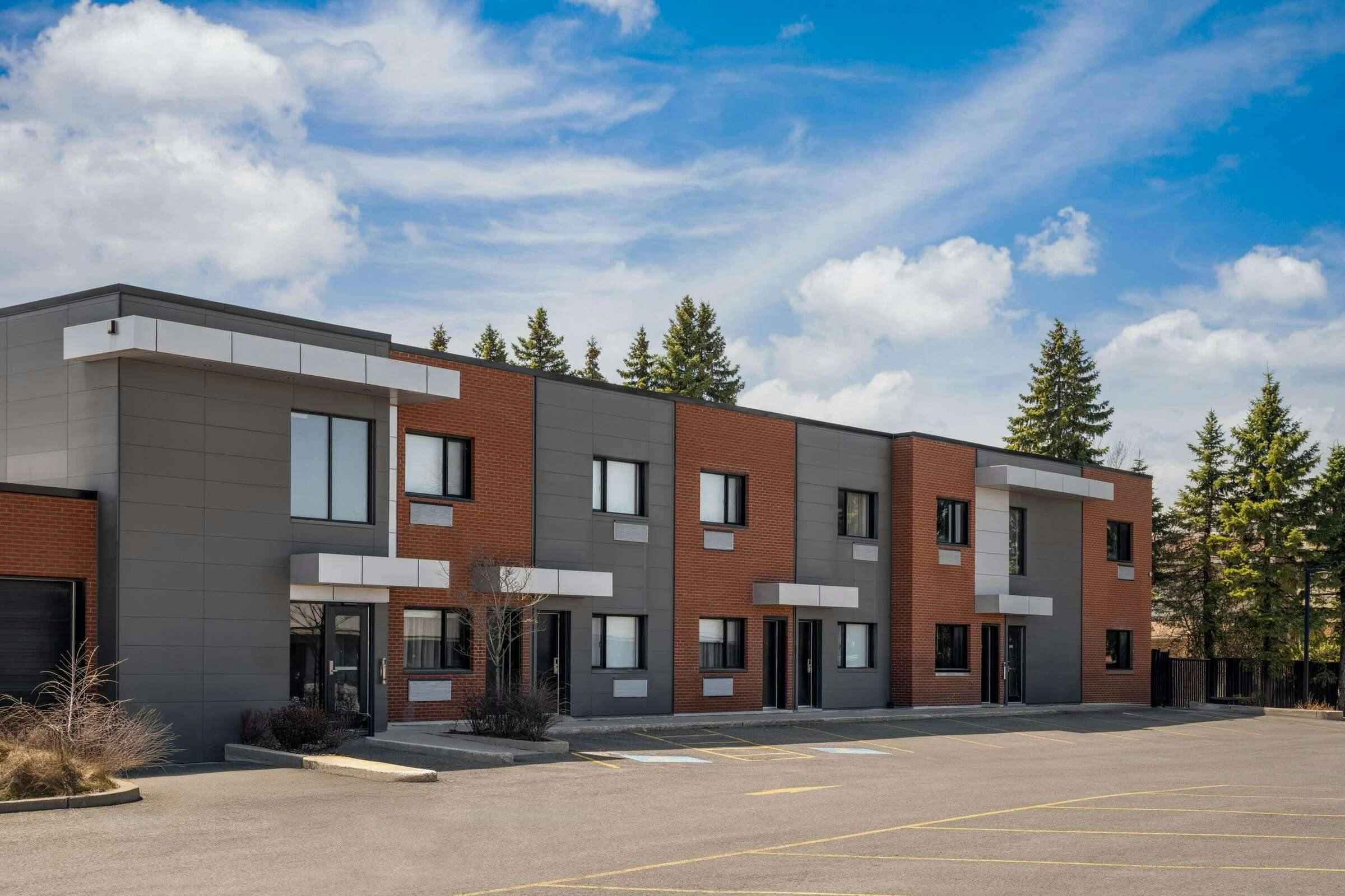 Hotel Ramada Laval photo 1