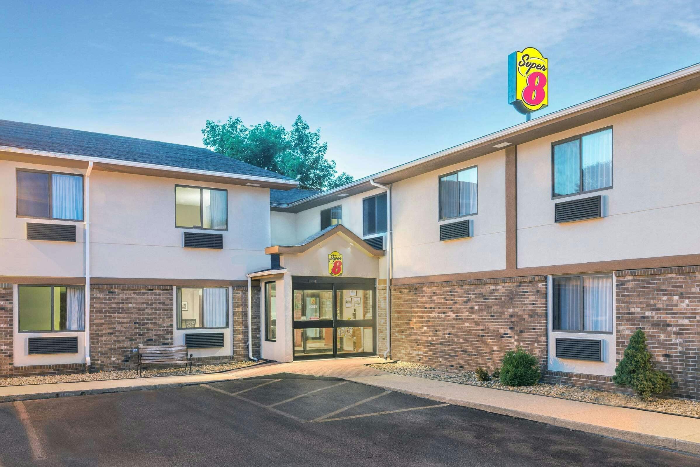 Super 8 Tltn/Lk Winnipesaukee