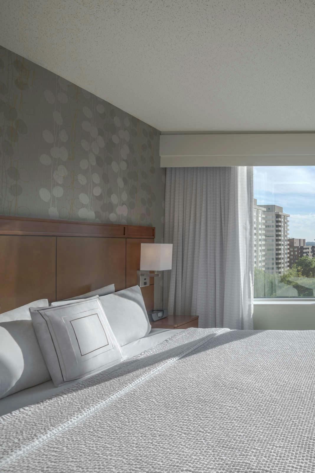 Hotel Courtyard Marriott Bethesda Chevy Chase photo 3