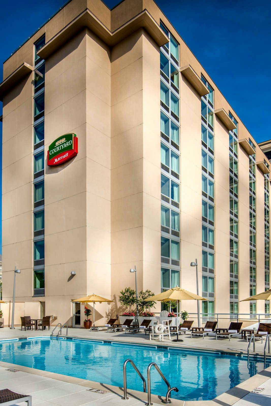 Hotel Courtyard Marriott Bethesda Chevy Chase photo 1