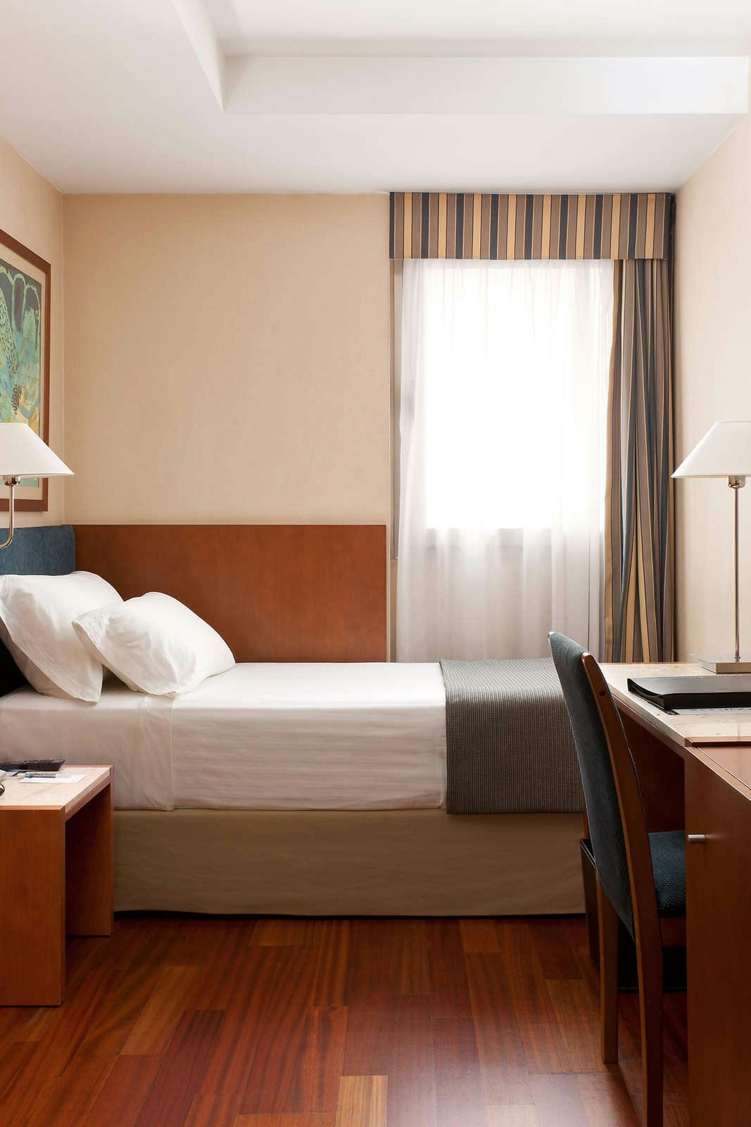 Hotel NH Rambla de Alicante photo 2