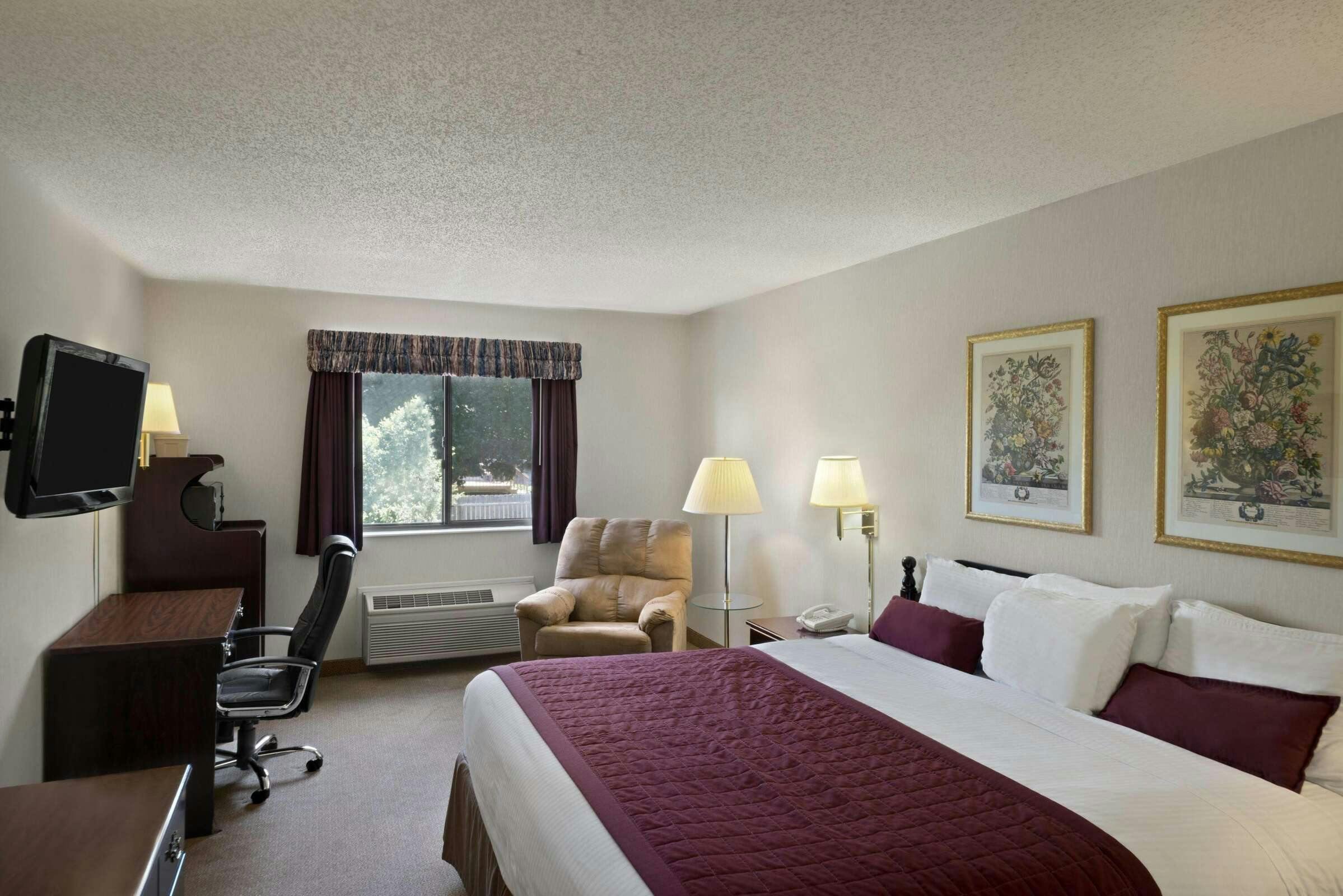 Hotel Baymont IS Whitewater photo 1
