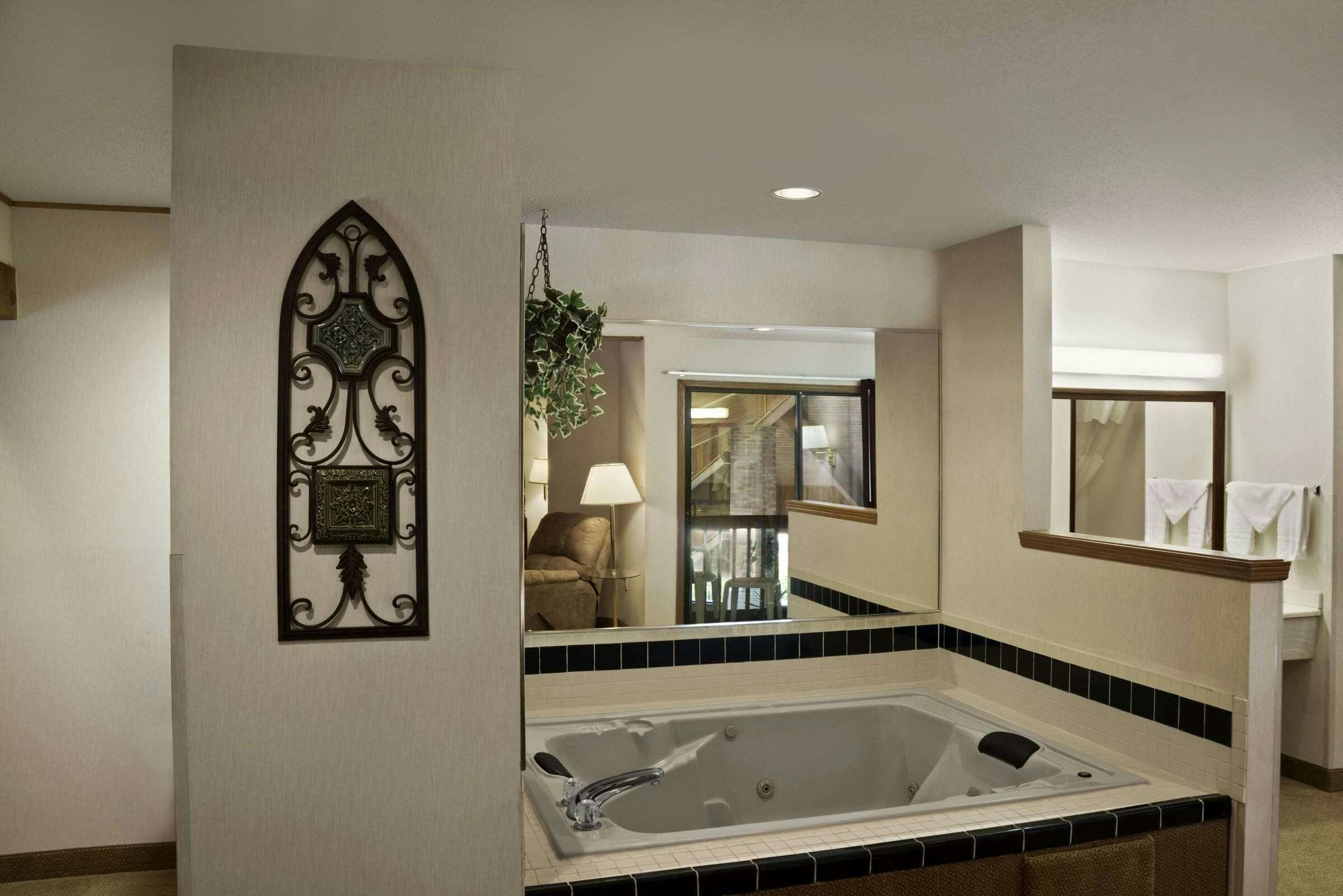 Hotel Baymont IS Whitewater photo 2
