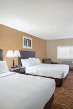 Hotel First Choice Inns At The Swell photo 2