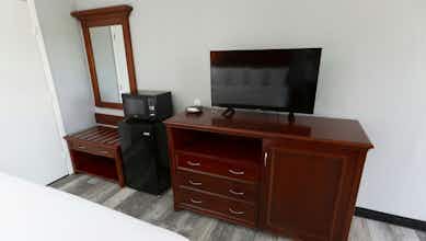 Hotel Sunrise Inn Williamstown photo 1