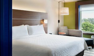 Holiday Inn Express & Suites Macon North