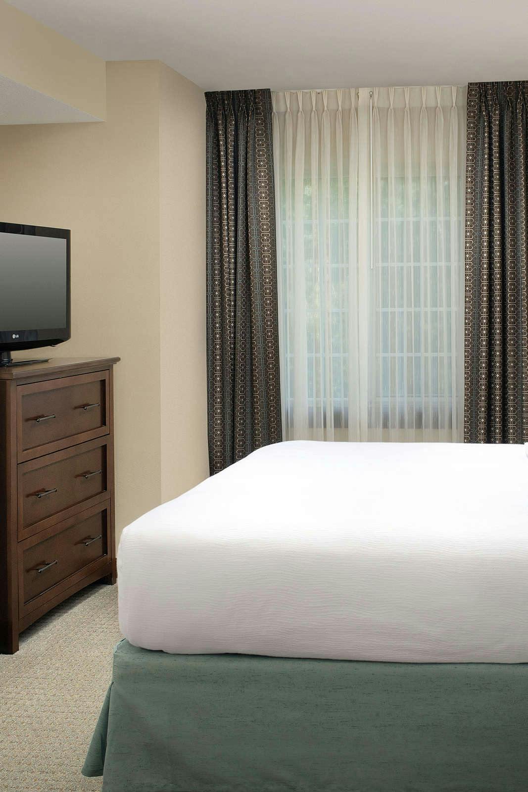 Hotel Holiday Inn Express & Suites North Brunswick photo 2