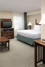 Hotel Holiday Inn Express & Suites North Brunswick photo 1