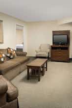 Hotel Holiday Inn Express & Suites North Brunswick photo 4