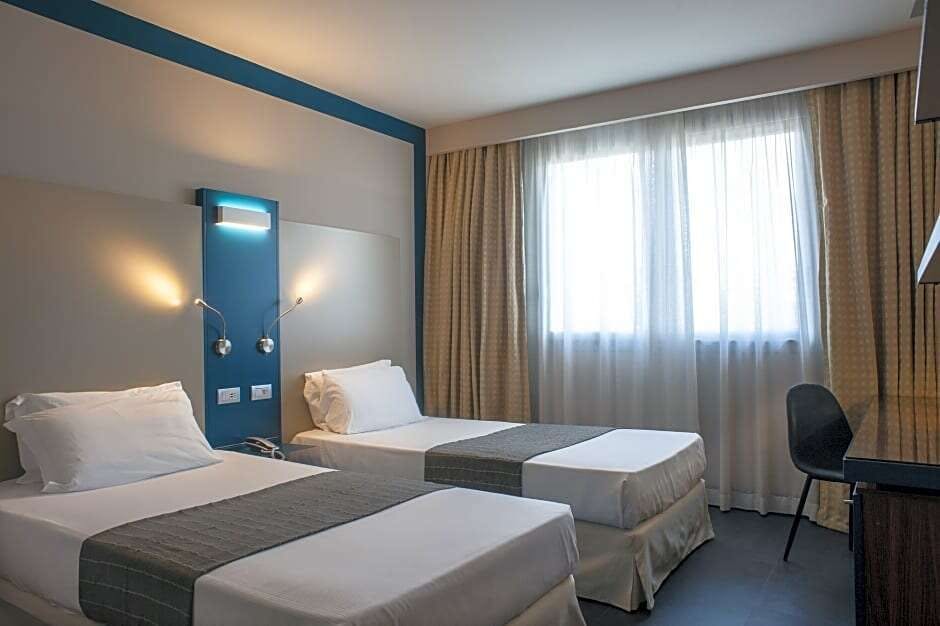 Hotel La Meridiana Bleisure Hotel photo 2