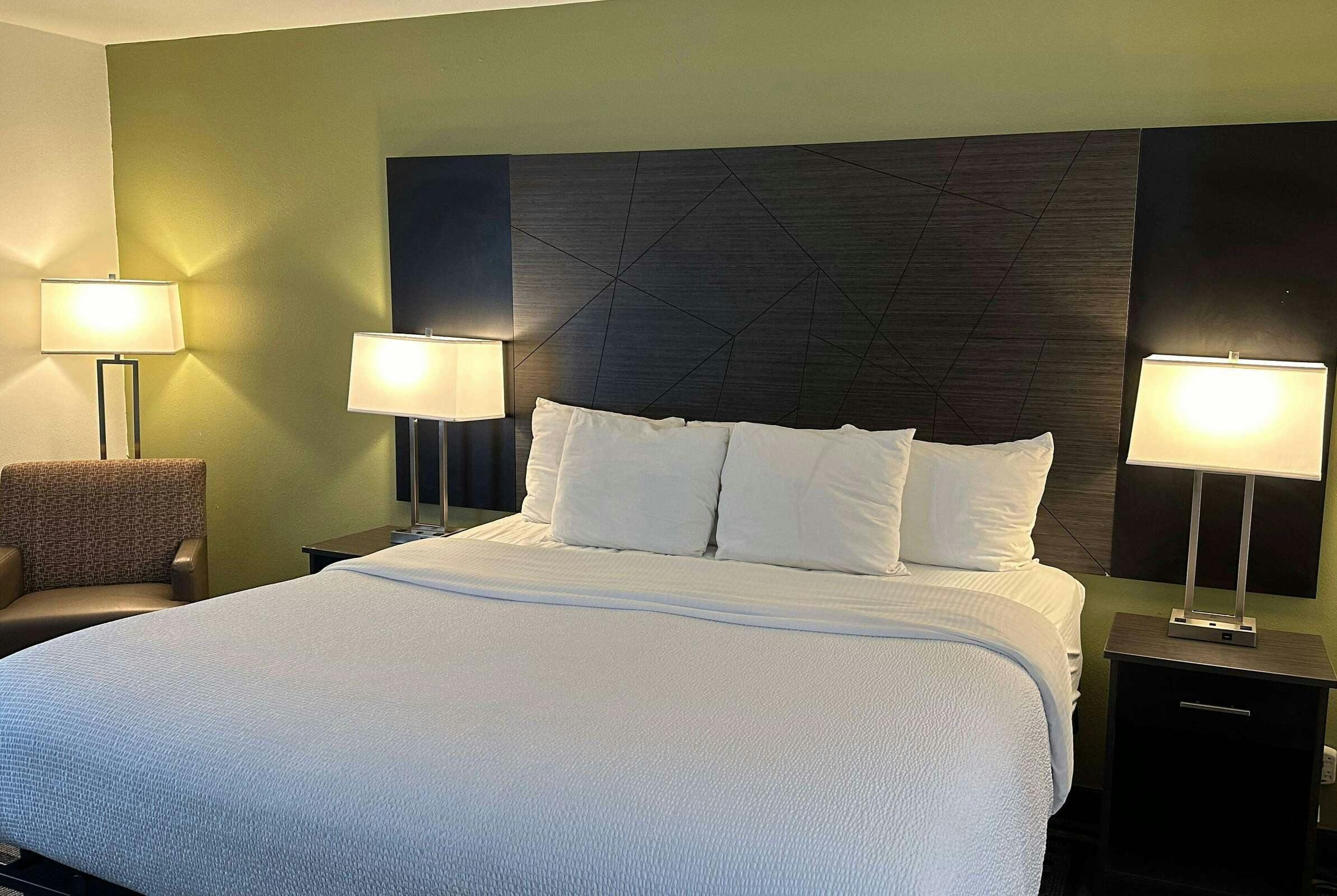 Hotel LQ by Wyndham Cincinnati North photo 1