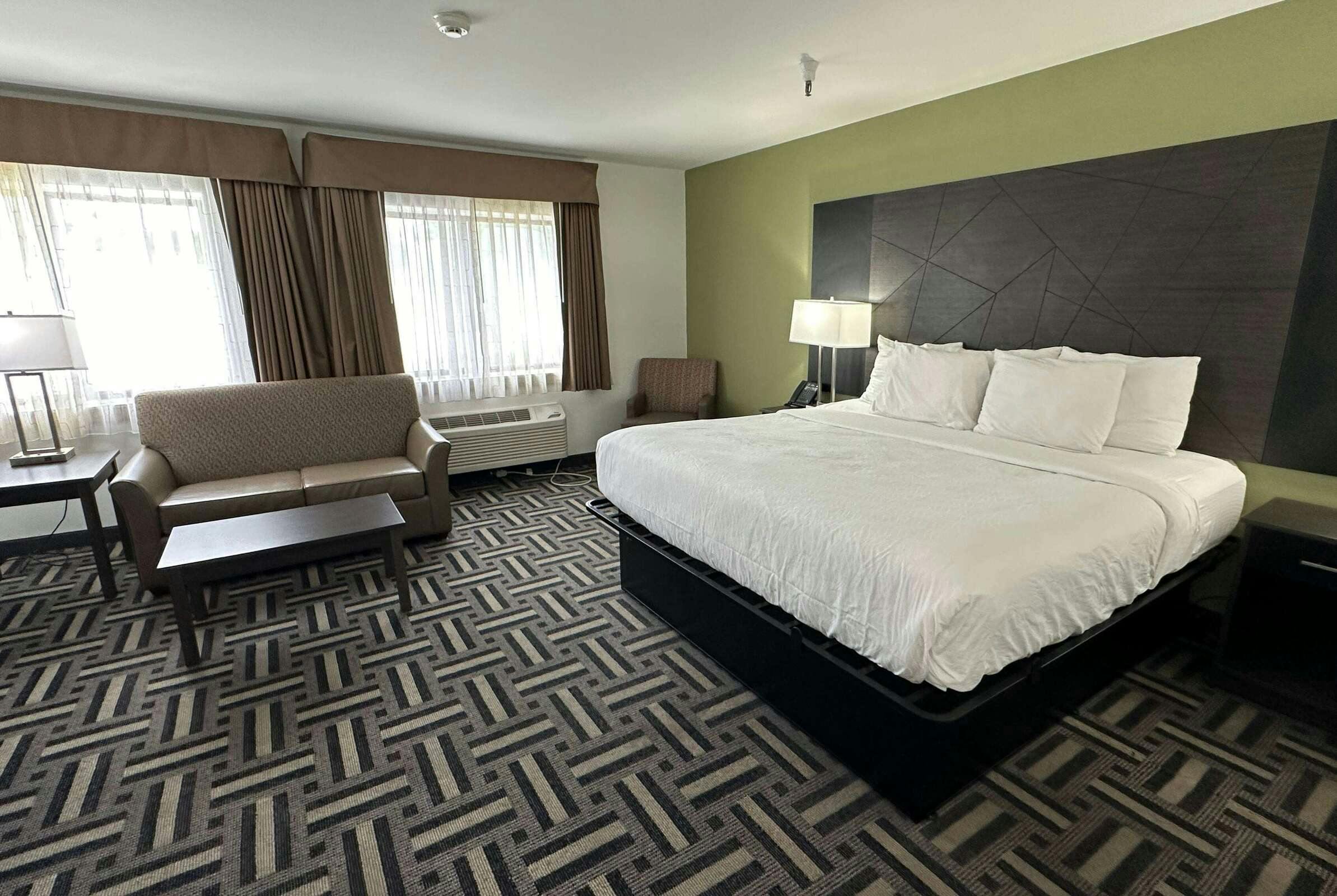 Hotel LQ by Wyndham Cincinnati North photo 3