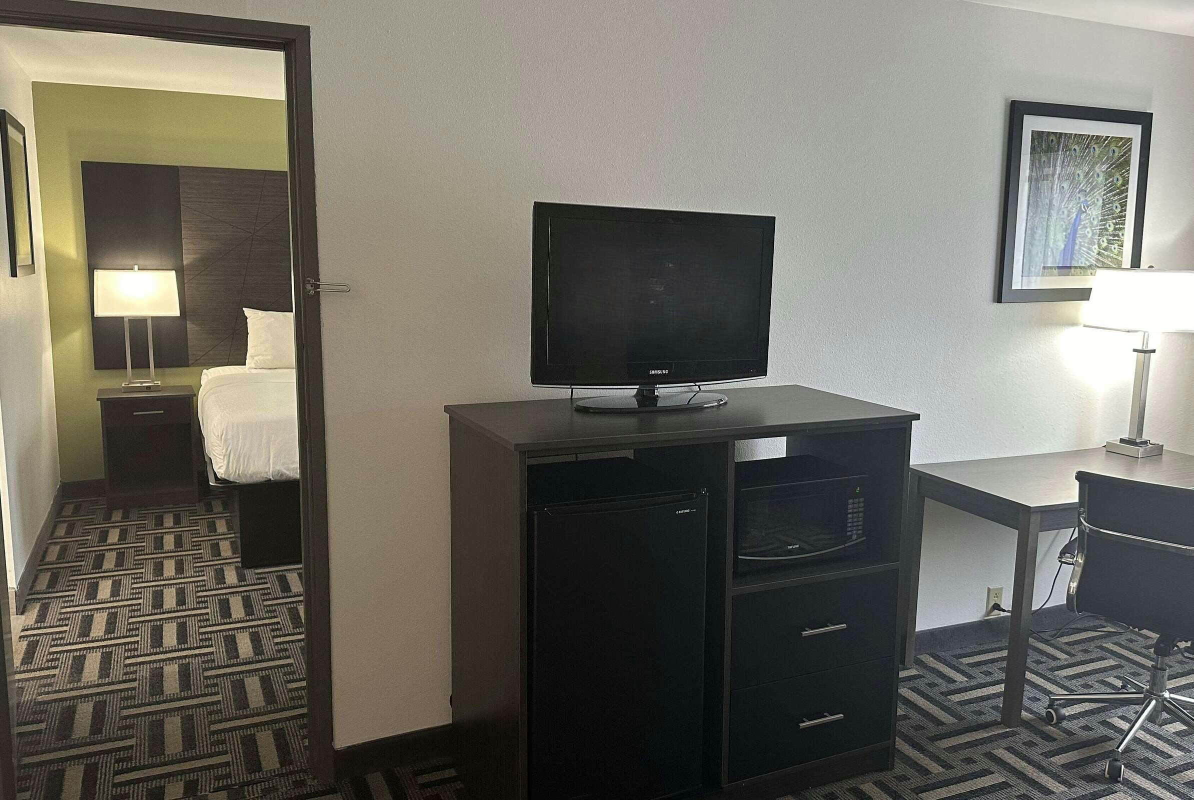 Hotel LQ by Wyndham Cincinnati North photo 4